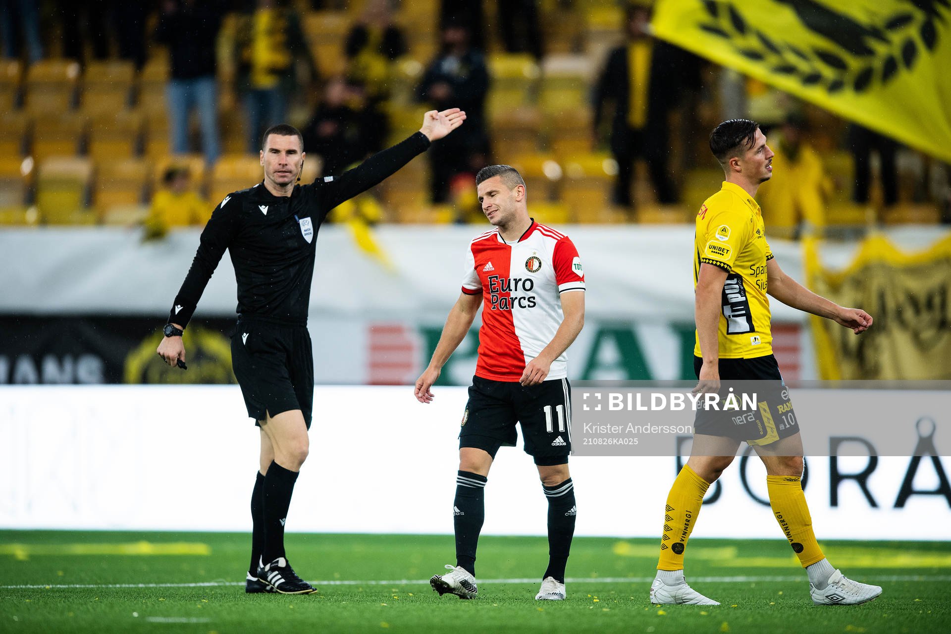 Bryan Linssen of Feyenoord looks dejected
