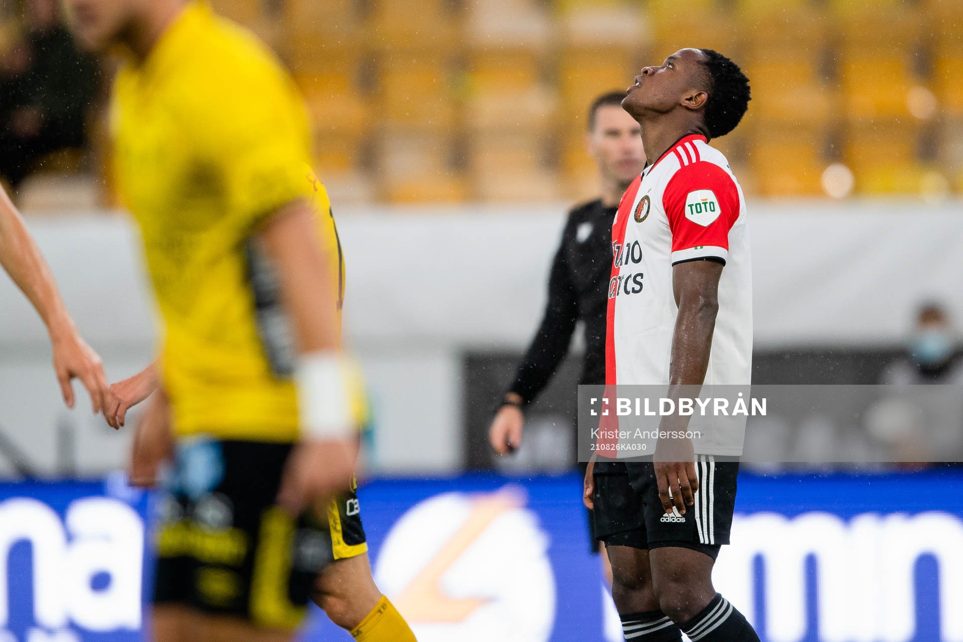 Luis Sinisterra of Feyenoord looks rejected