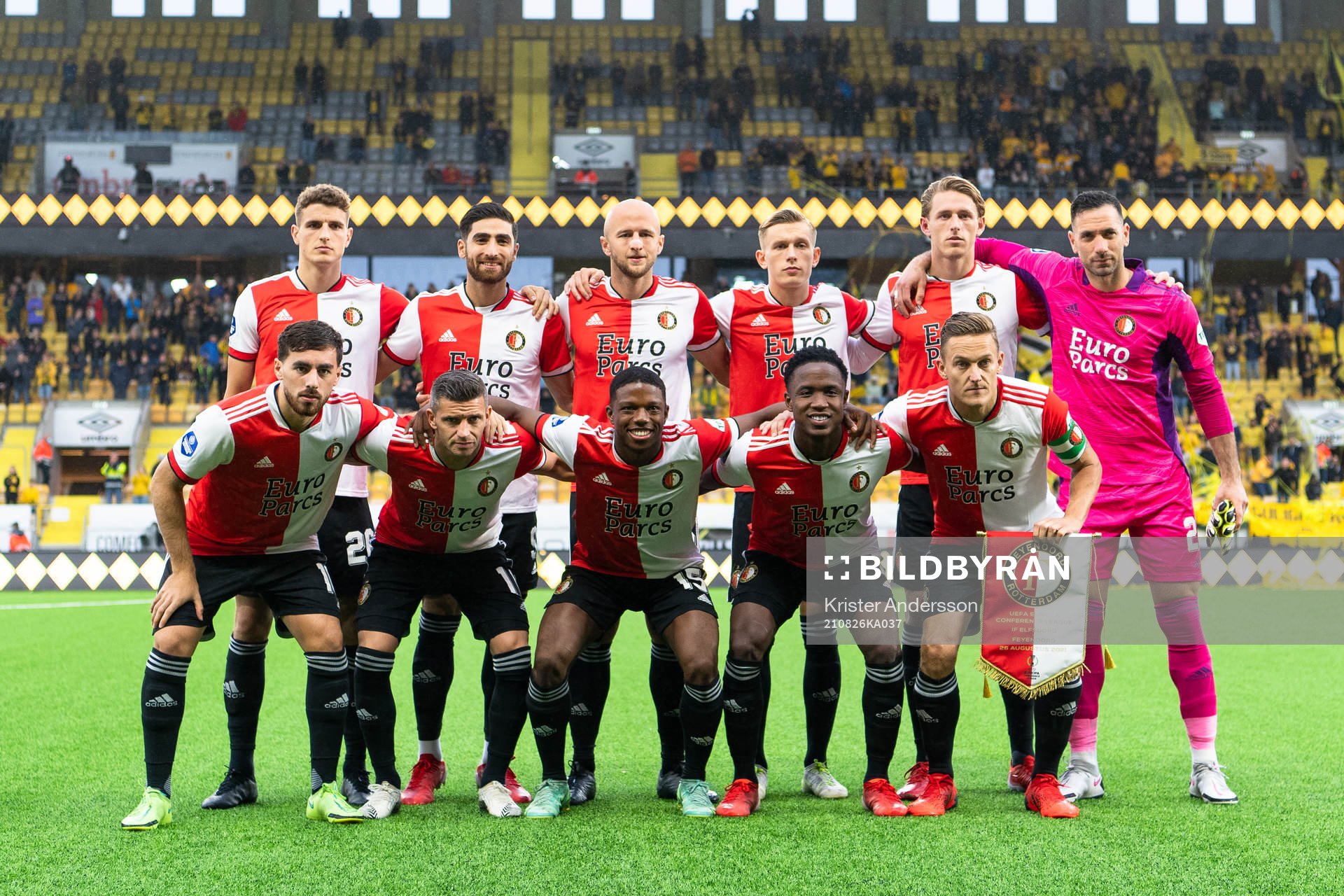 The starting eleven for Feyenoord poses for a photo ahead