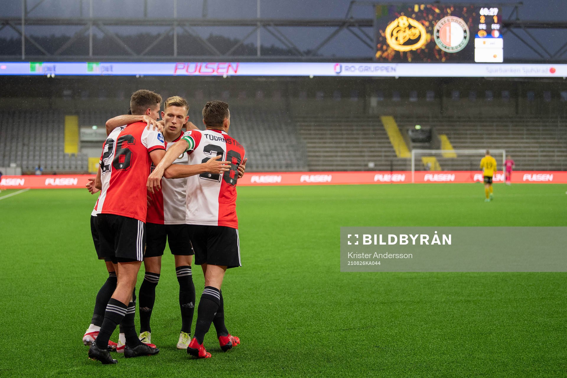 Guus Til of Feyenoord celebrates scoring 2-1 with his teammates during the UEFA Conference League qualifying match between Elfsborg and Feyenoord on August 26, 2021 in Borås. 