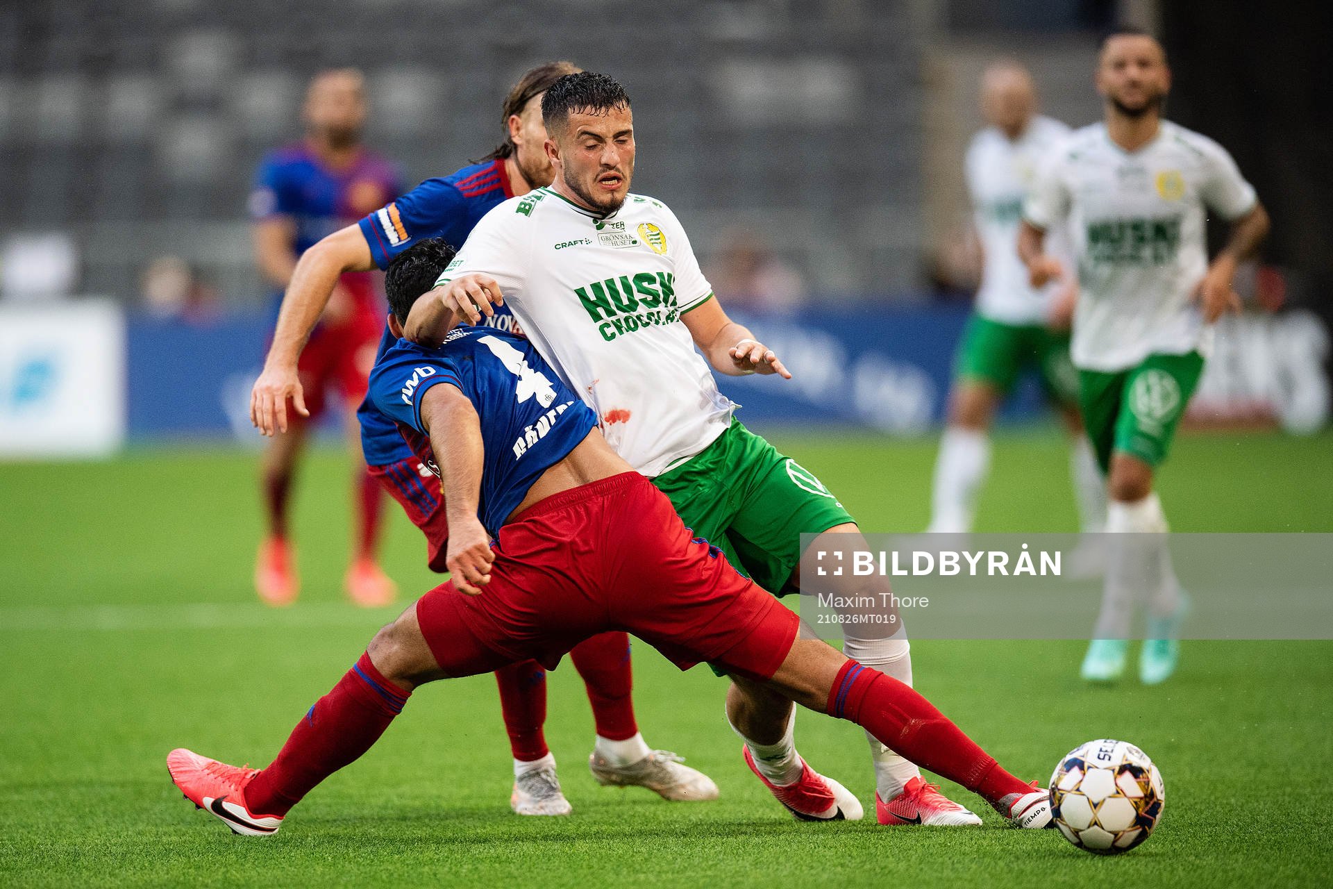 Astrit Selmani of Hammarby and Eray Cömert of Basel