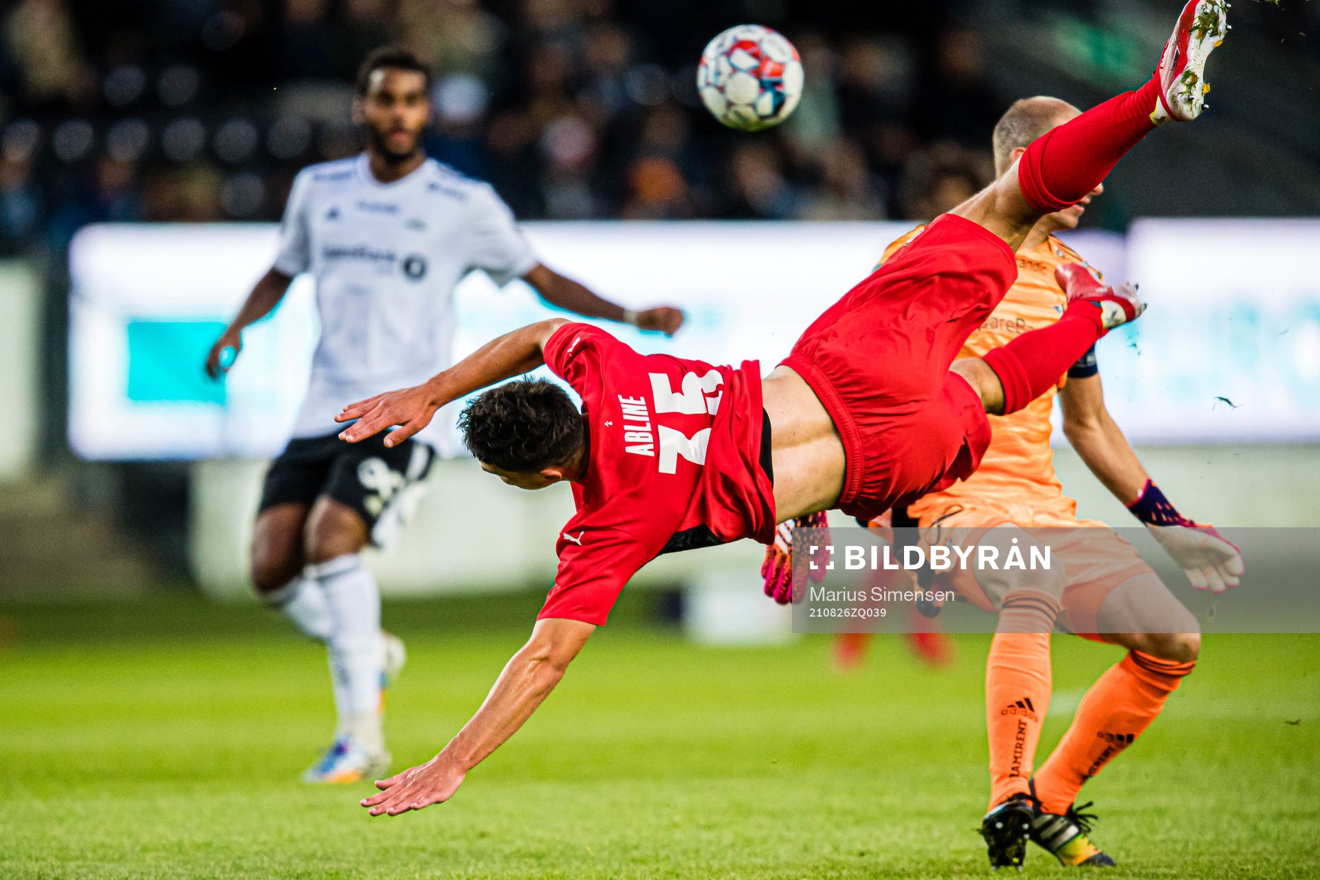 Matthis Abline of Rennes and Andre Hansen of Rosenborg