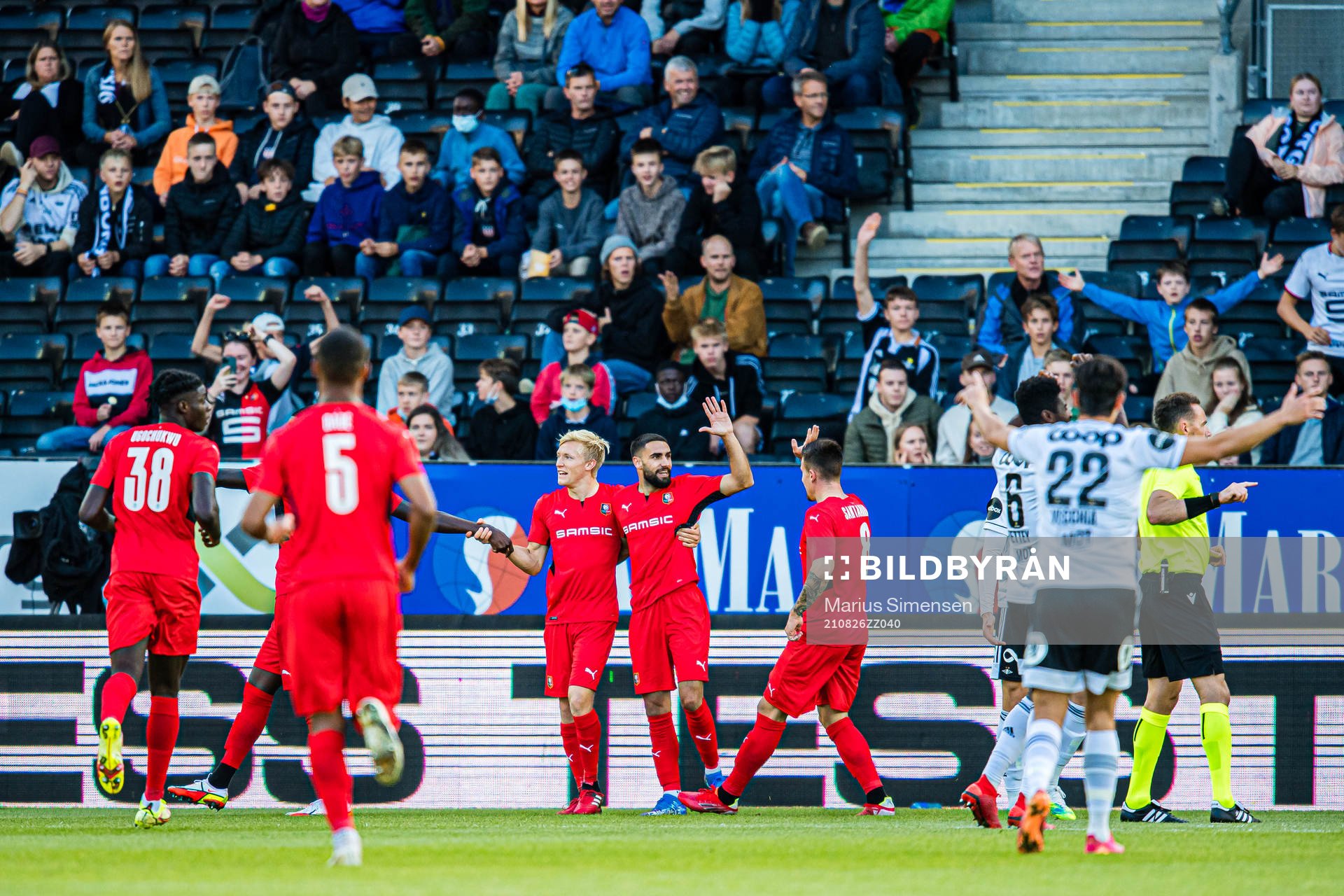 Romain Del Castillo of Rennes celebrates