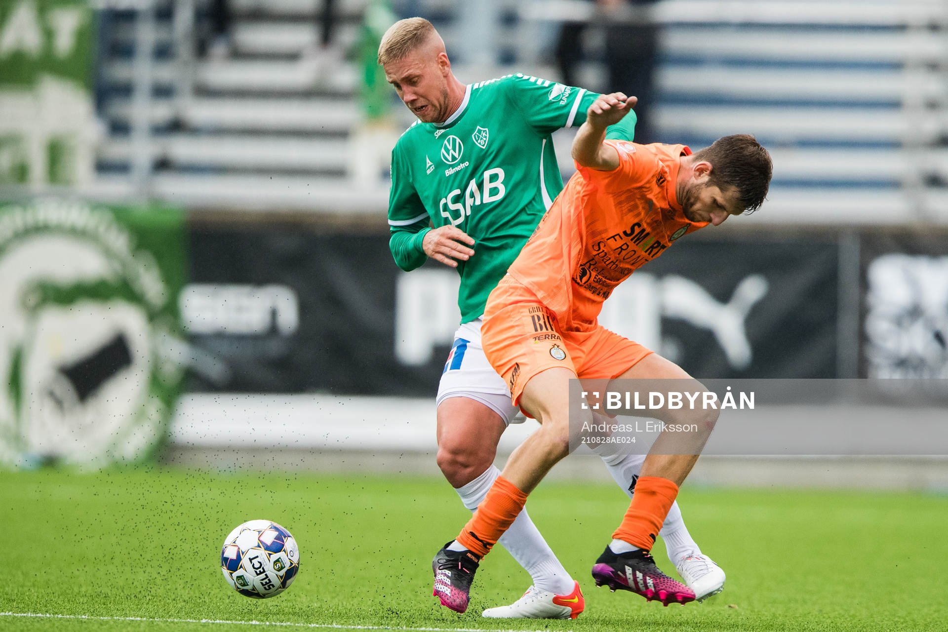 Brages Mattias Liljestrand och AFC Eskilstunas Ashley Mark