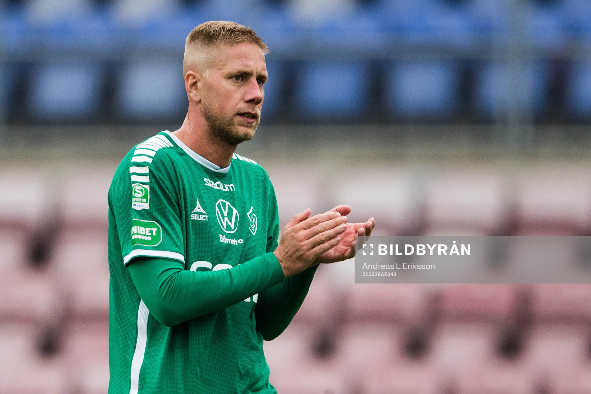 Brages Mattias Liljestrand tackar supportrarna