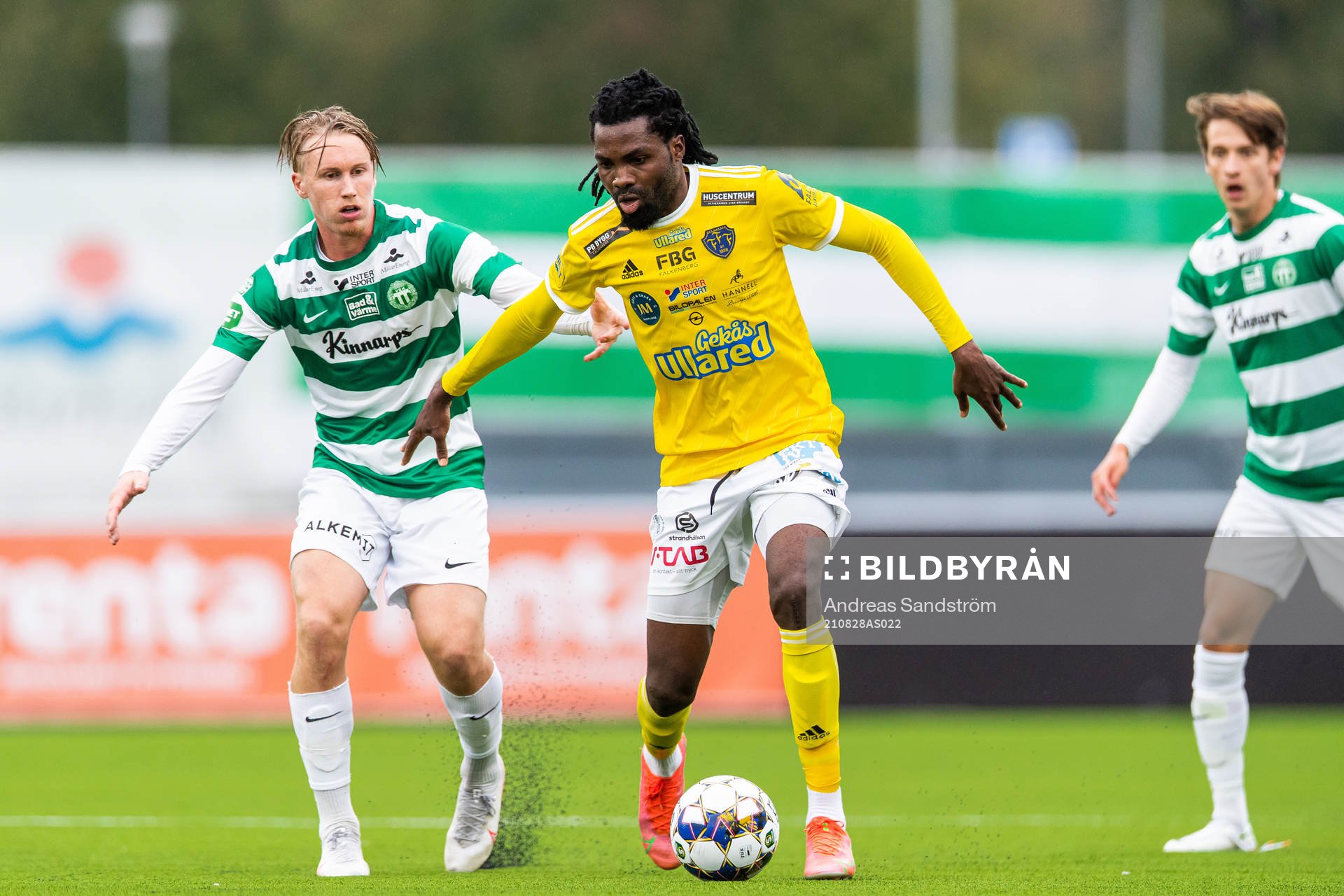 Västerås Emil Skogh och Falkenbergs Kwame Kizito