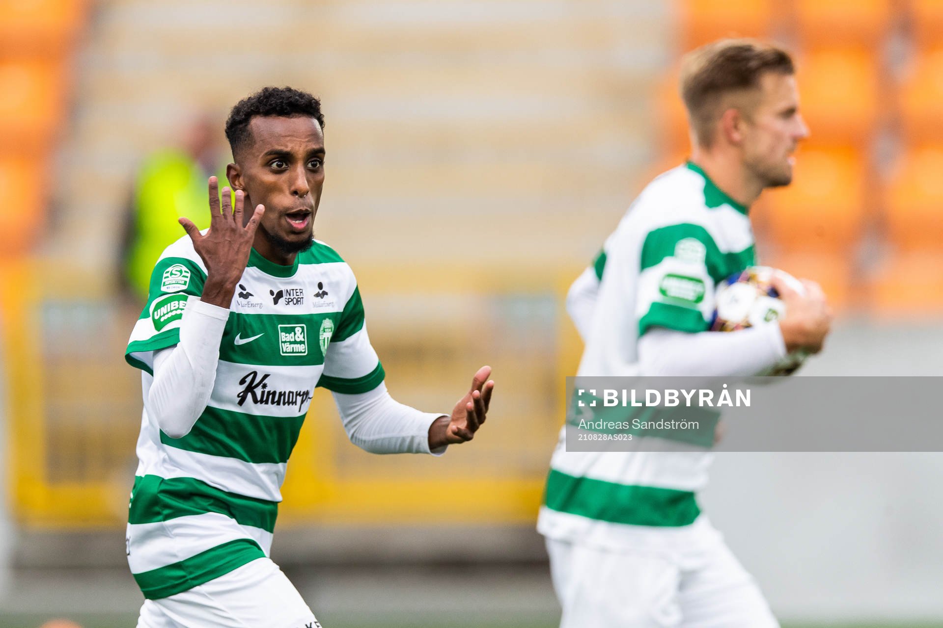 Västerås Taha Abdi Ali jublar efter att han reducerat till 1-2 under fotbollsmatchen i Superettan mellan Västerås SK och Falkenberg den 28 augusti 2021 i Västerås.