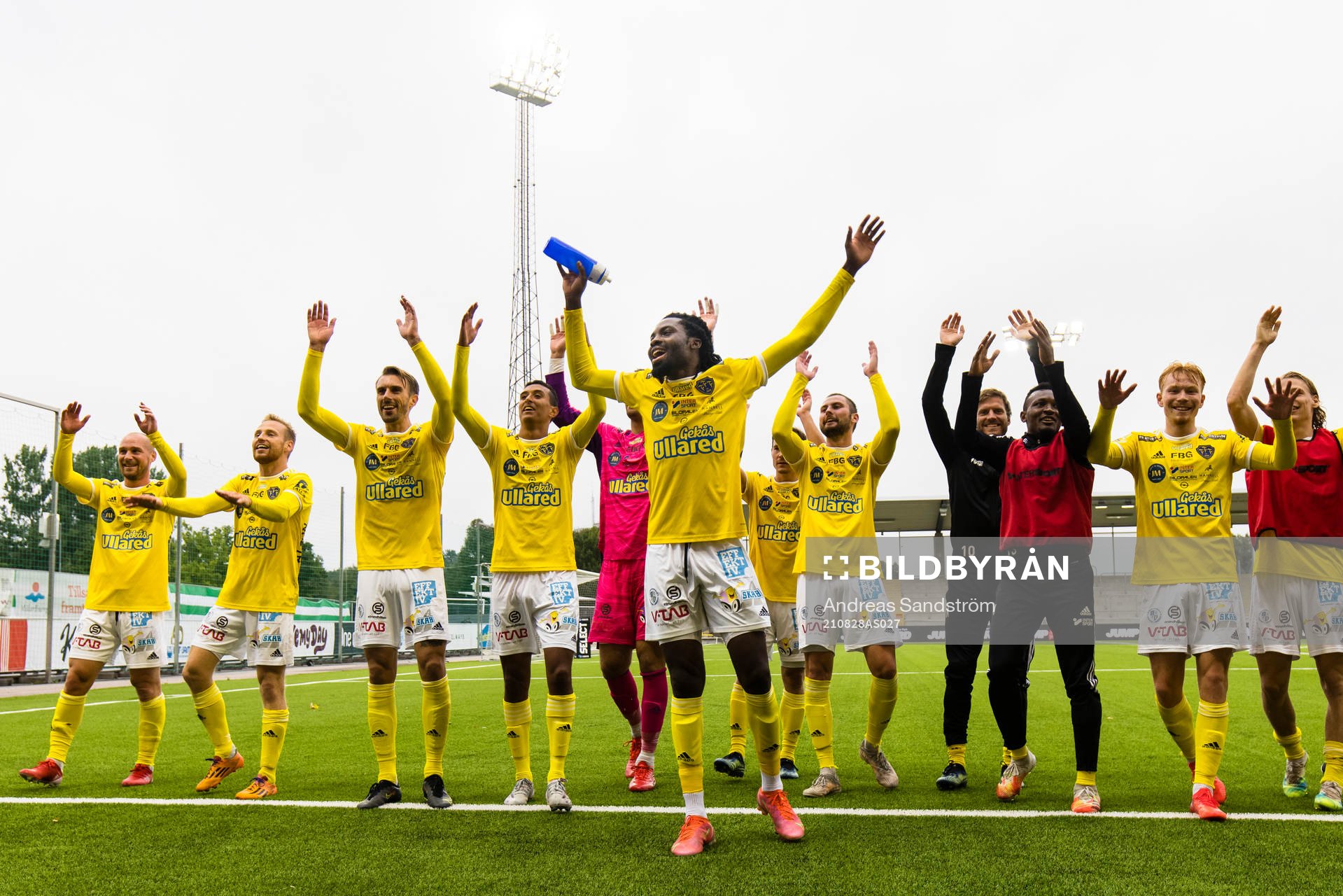 Falkenbergs spelare med tvåmålsskytten Kwame Kizito (m)