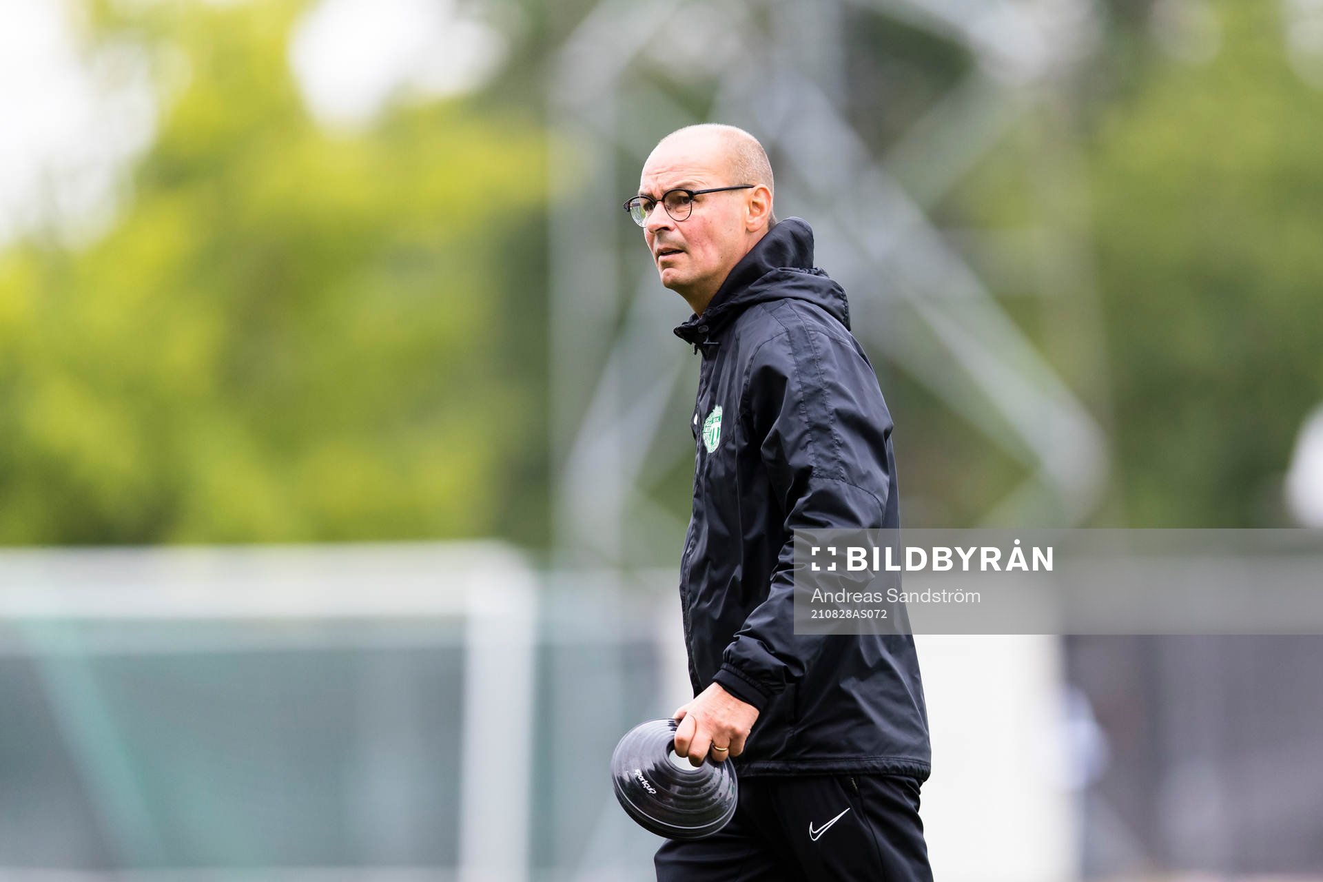 Västerås individuella tränare Leif Berg inför fotbollsmatchen i Superettan mellan Västerås och Falkenberg den 28 augusti 2021 i Västerås.