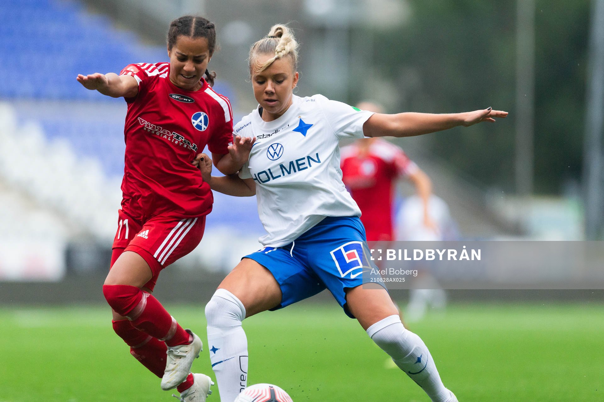 Älvsjös Naomi Okhiria och Norrköpings Jennie Egeriis