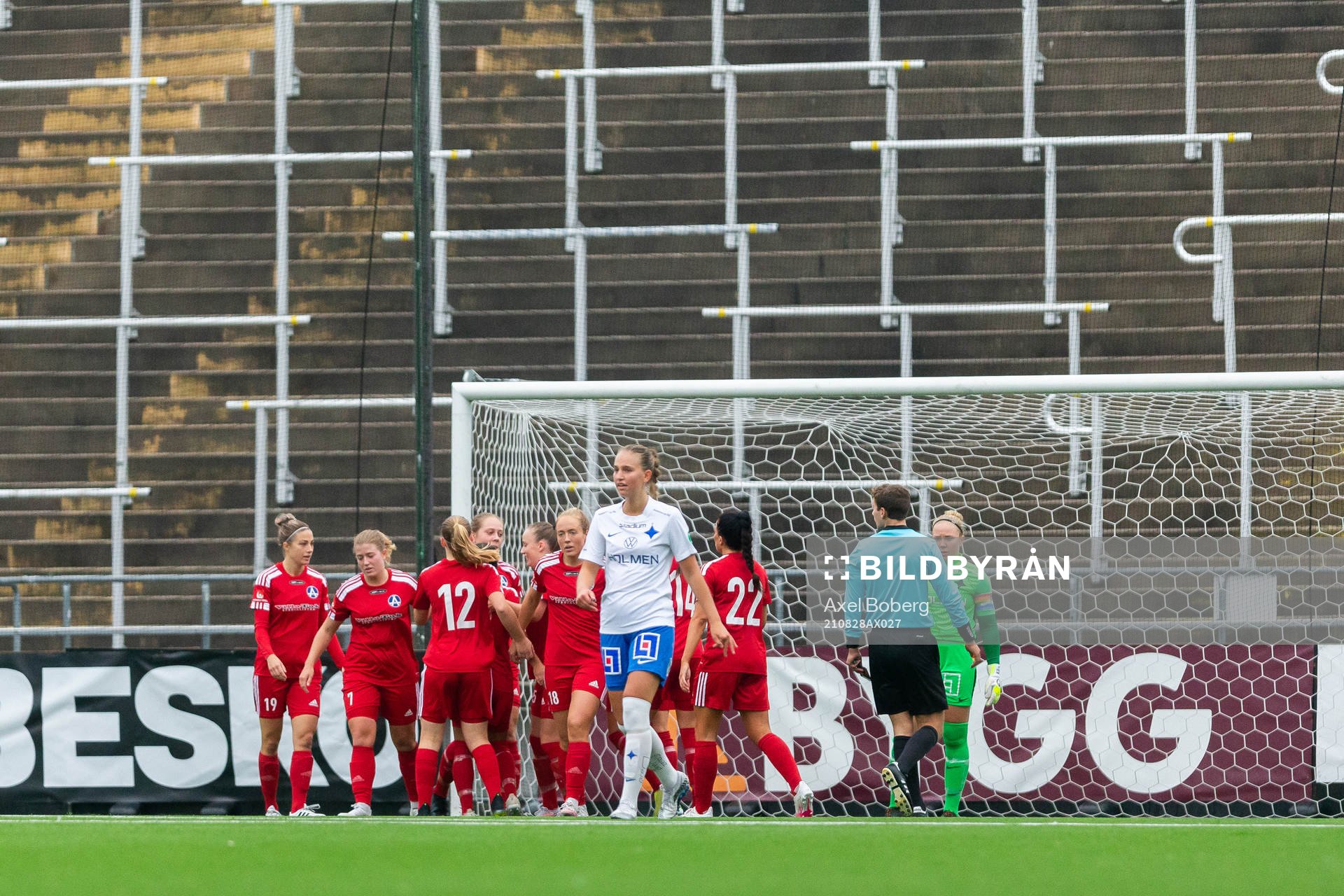 Älvsjö jublar efter 1-1 under fotbollsmatchen i Elitettan mellan IFK Norrköping och Älvsjö den 28 augusti 2021 i Norrköping. 