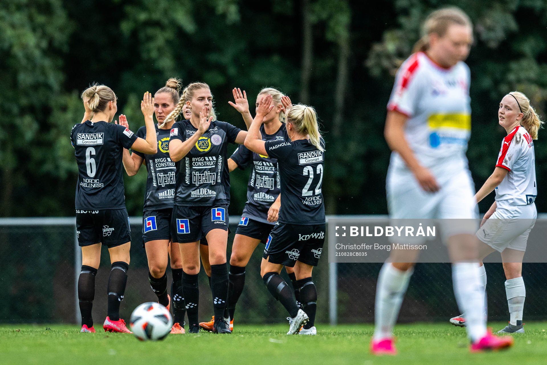 Uppsalas spelare jublar efter 0-2 under fotbollsmatchen i Elitettan mellan Borgeby och Uppsala den 28 augusti 2021 i Borgeby. 