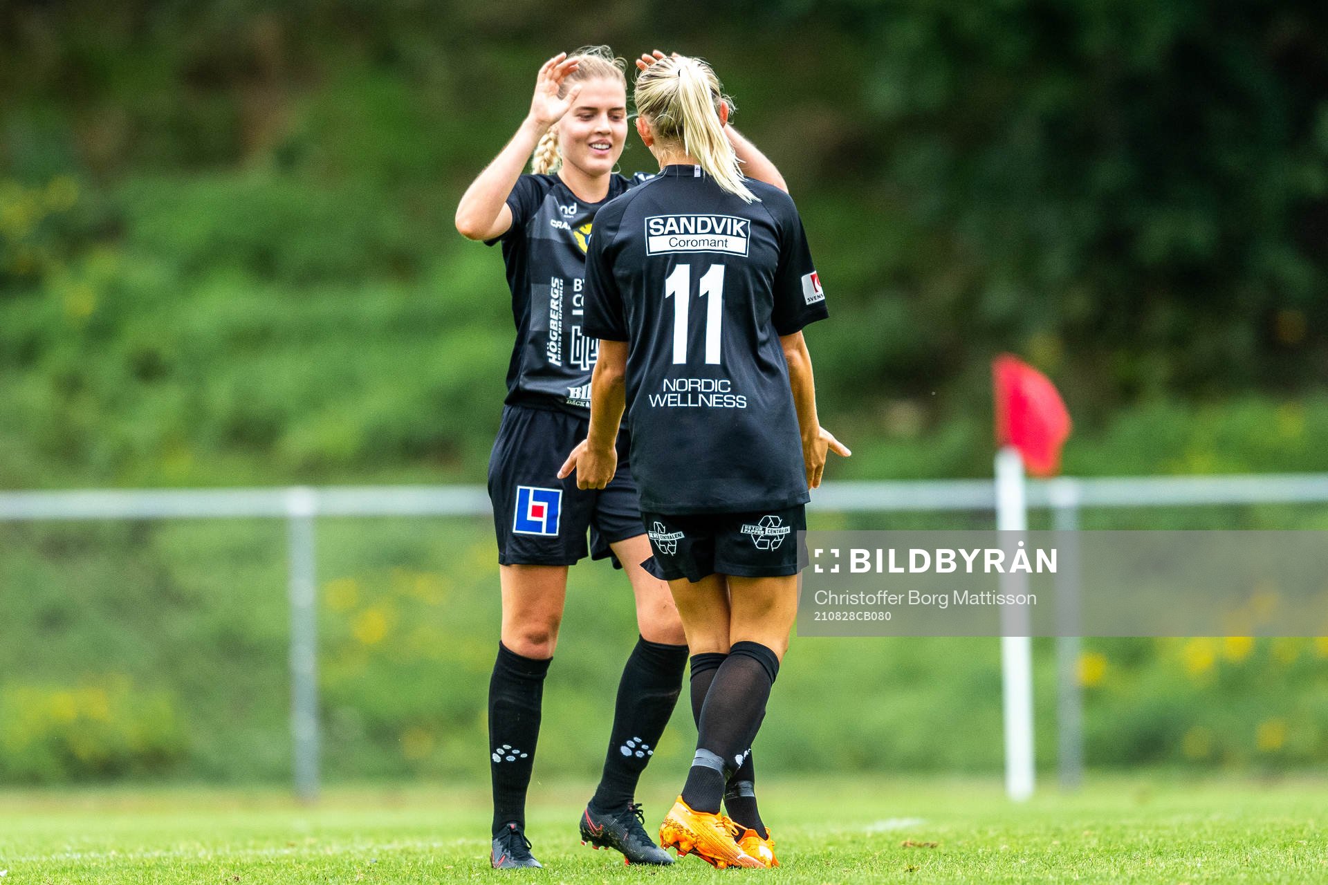 Uppsalas Isabella Mattsson och Ellen Toivio jublar