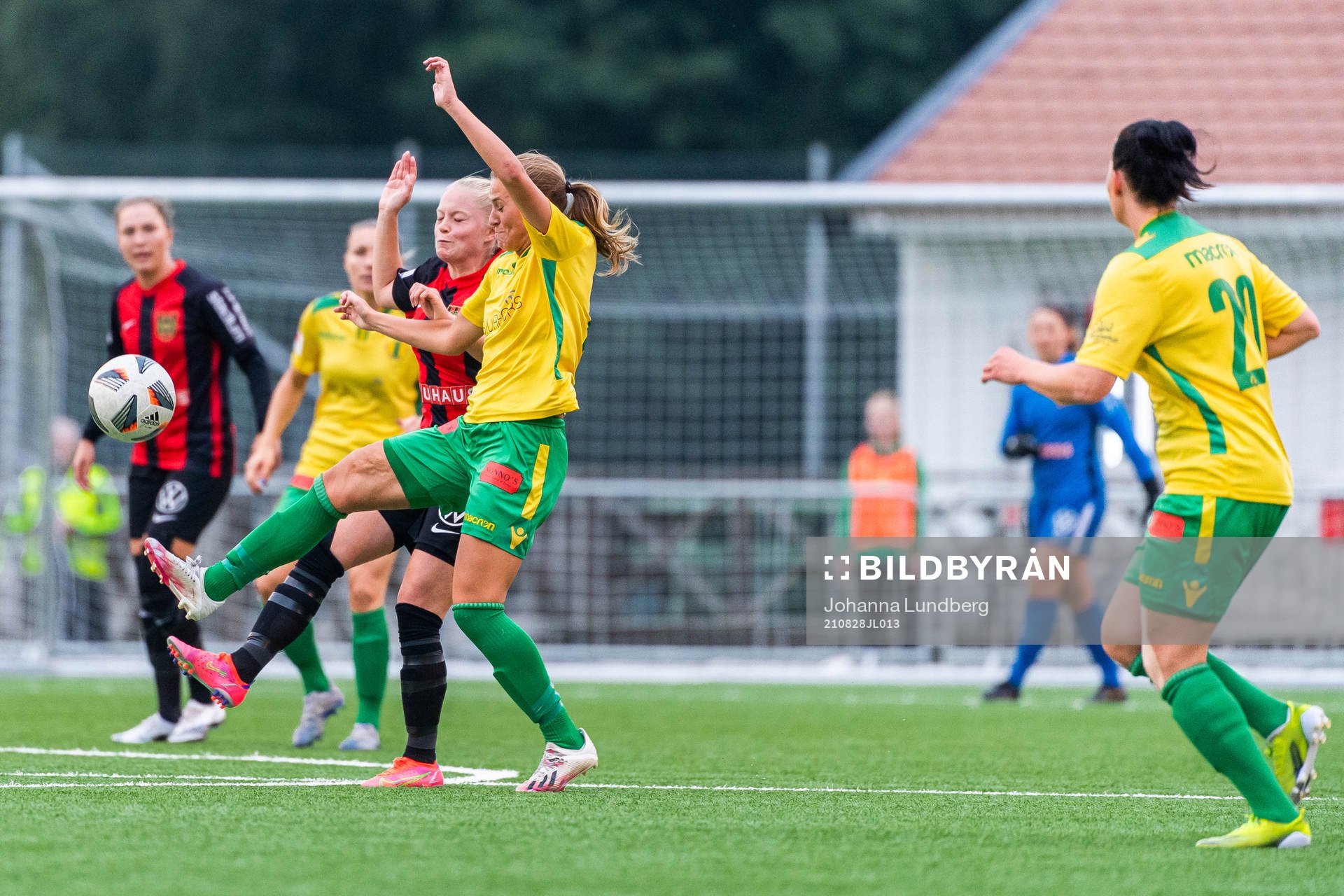 Bollstanäs Elsa Burvall och Brommapojkarnas Wilma Finnman