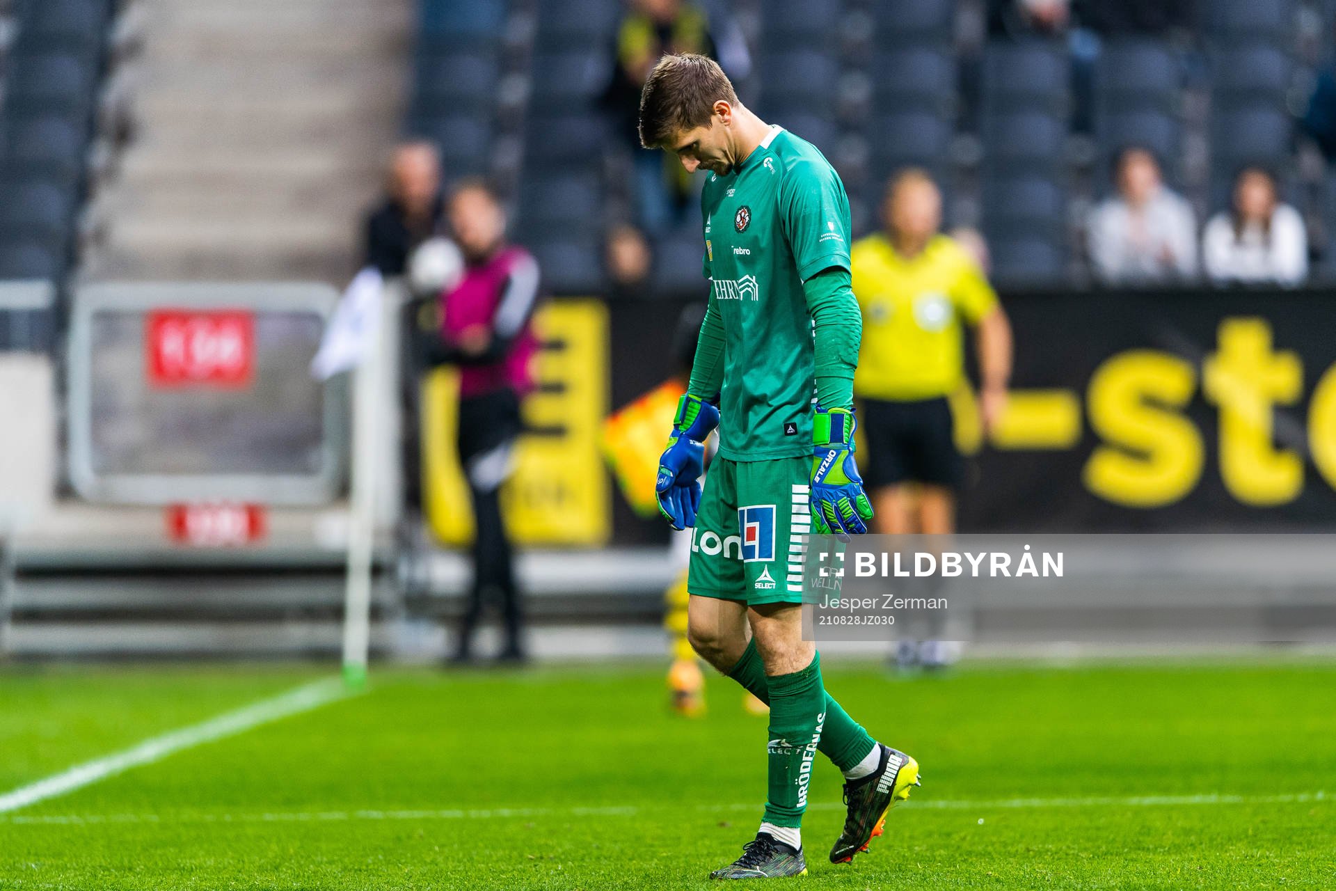 Örebros målvakt Bobby Allain deppar