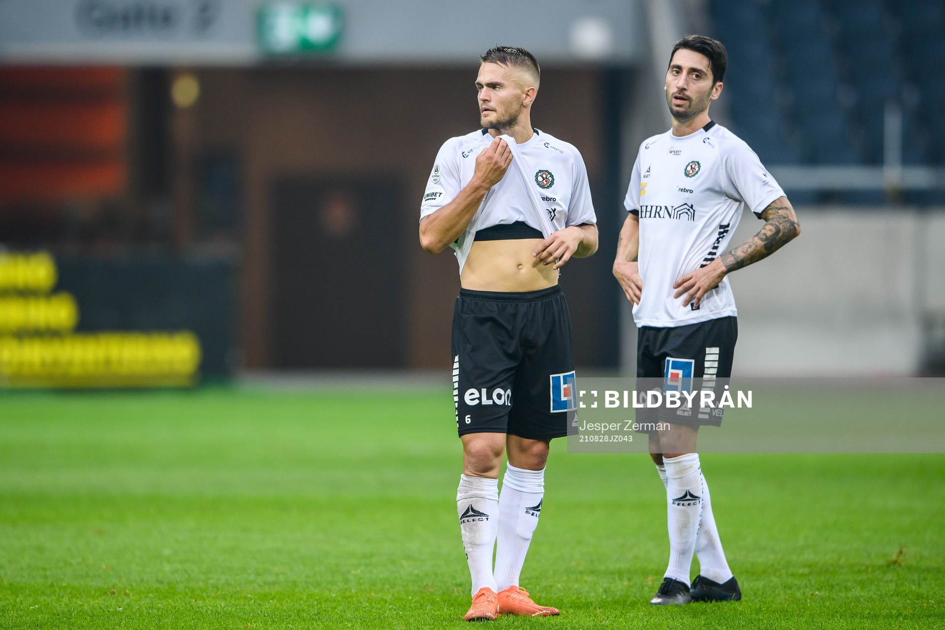 Örebros Benjamin Hjertstrand och Nahir Besara deppar