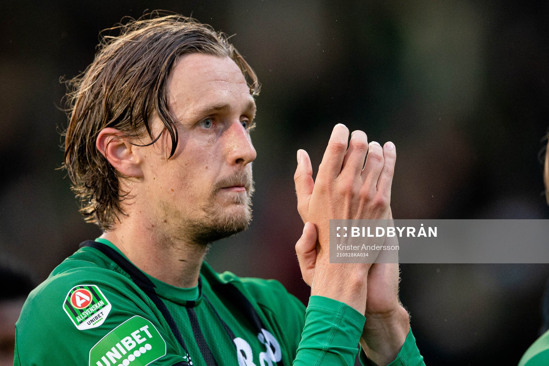 Varbergs Joakim Lindner jublar efter fotbollsmatchen i Allsvenskan mellan Varberg och Halmstad den 28 augusti 2021 i Varberg. 