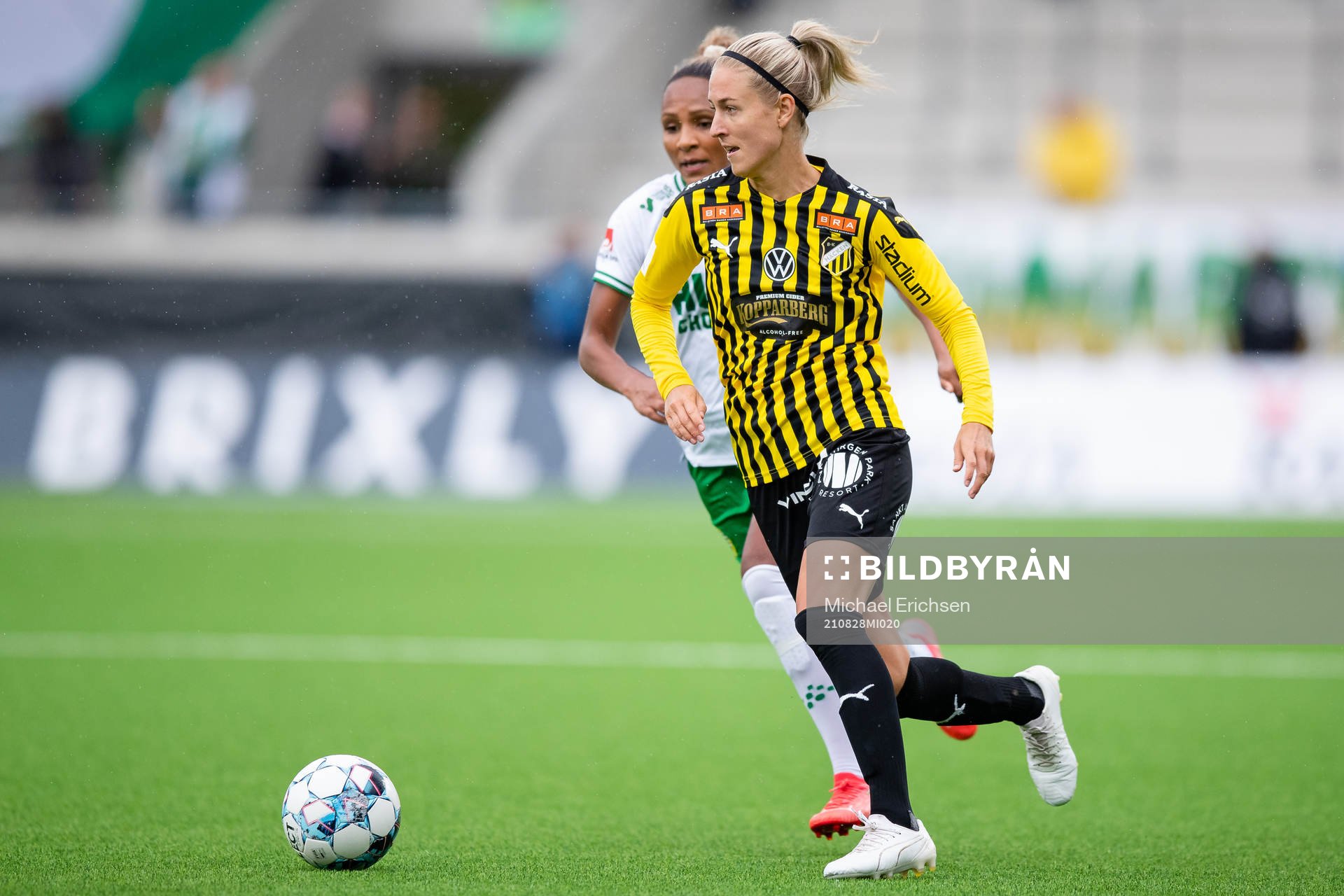 Häckens Emma Kullberg och Hammarbys Madelen Janogy