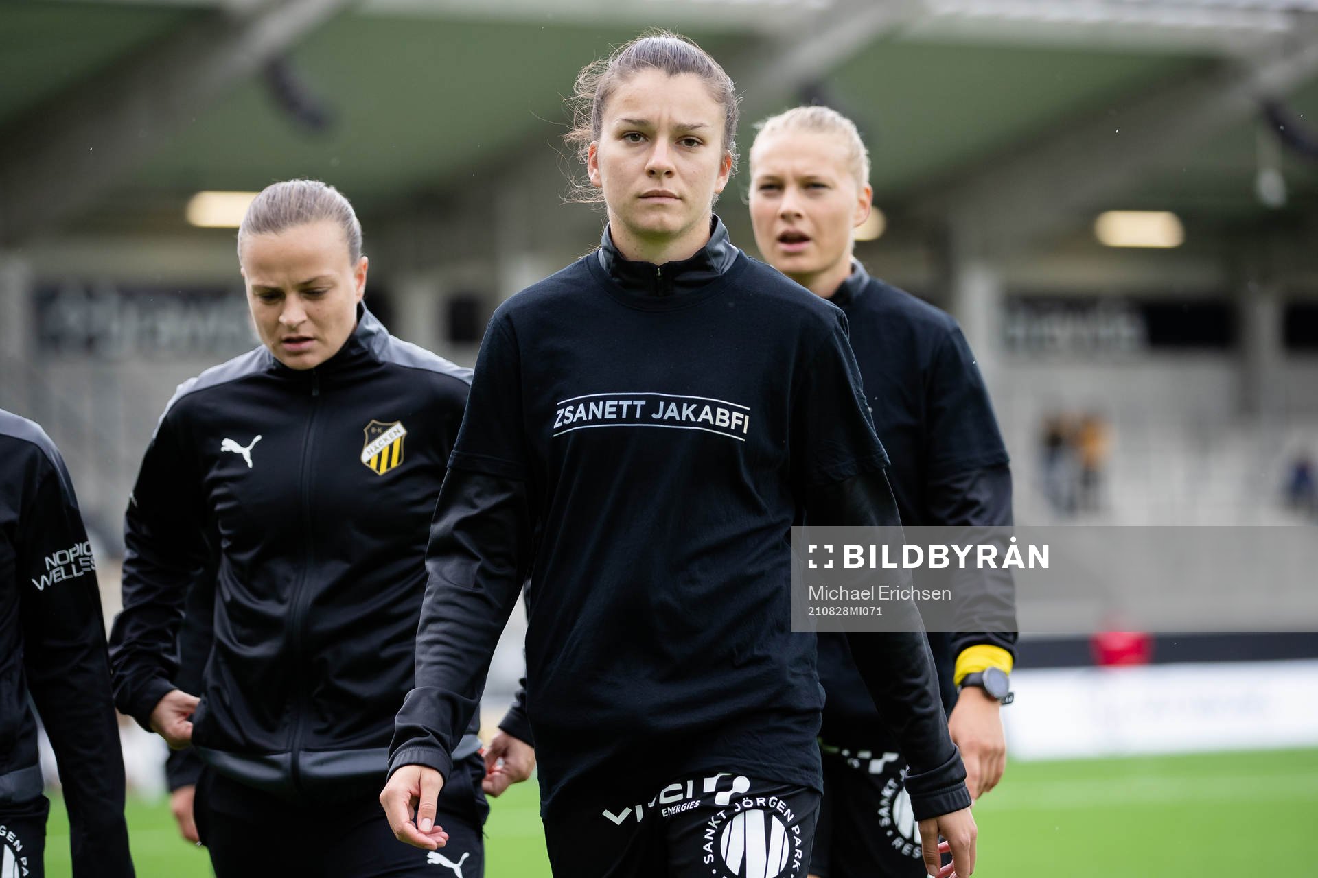 Häckens Anna Julia Csiki innan fotbollsmatchen i Damallsvenskan mellan Häcken och Hammarby den 28 augusti 2021 i Göteborg. 