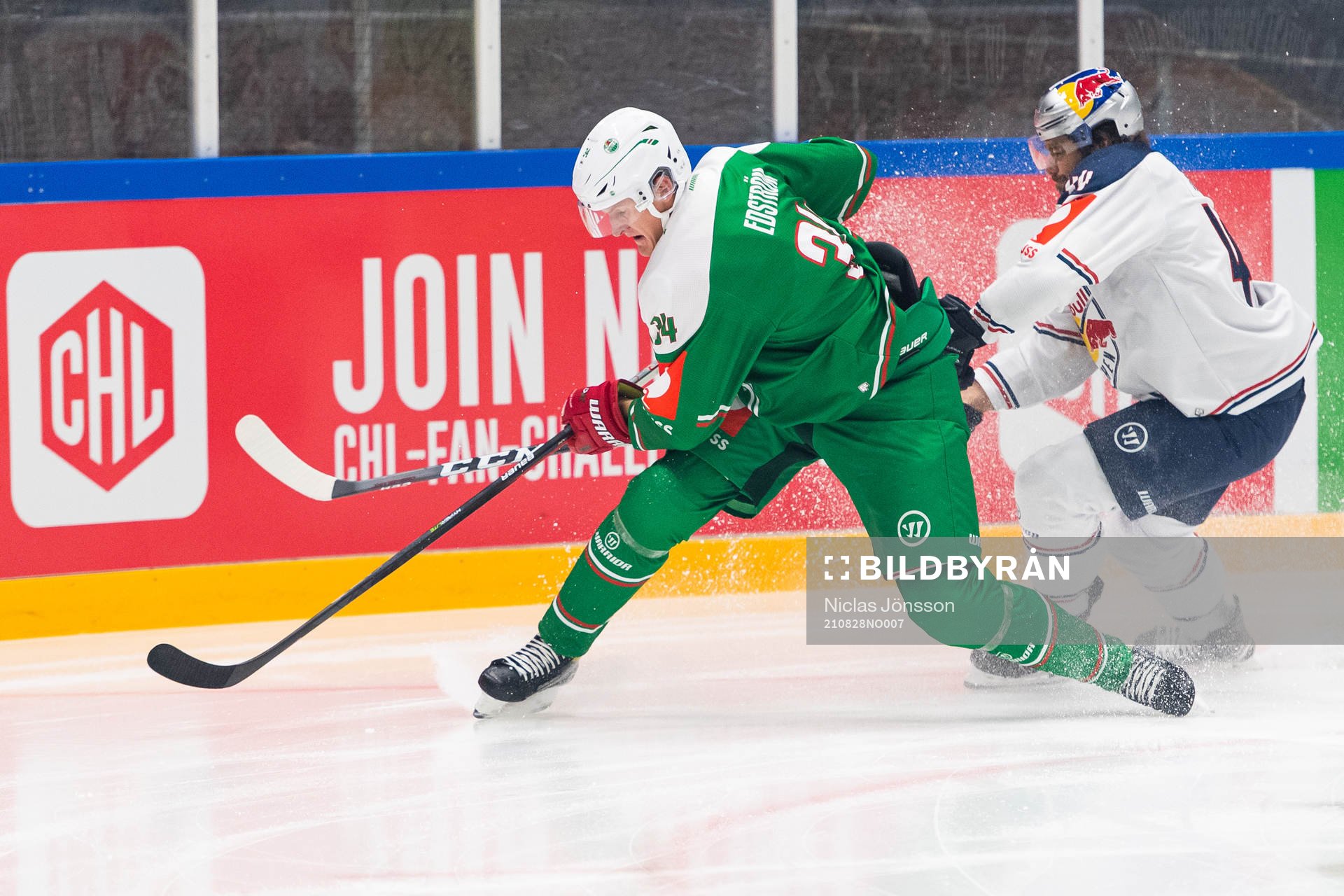 Adam Edström of Rögle and Zachary Redmond of Munich
