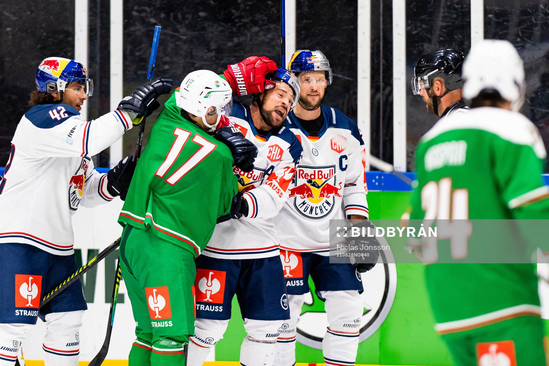 Philip Granath of Rögle in a fight with Yasin Ehliz and