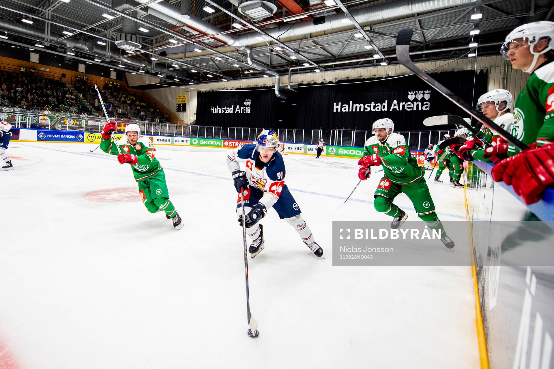 Filip Varejcka of Munich  and Tyler Kelleher of Rögle and