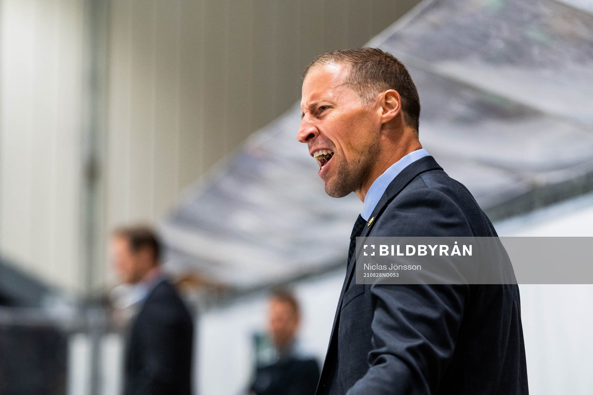 Head coach Cam Abbott of Rögle reacts