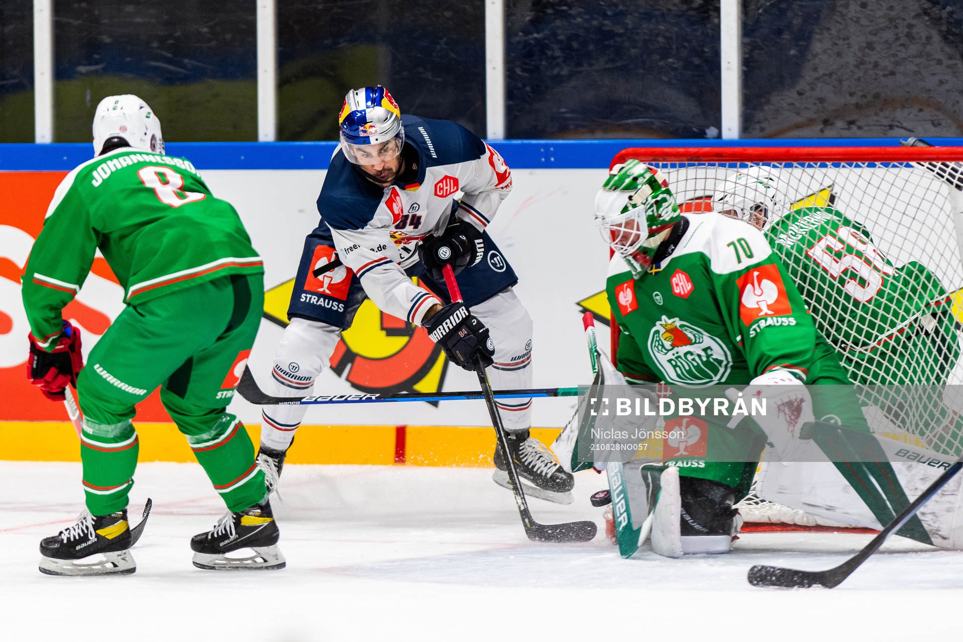 Trevor Parkes of Munich against Samuel Johannesson and