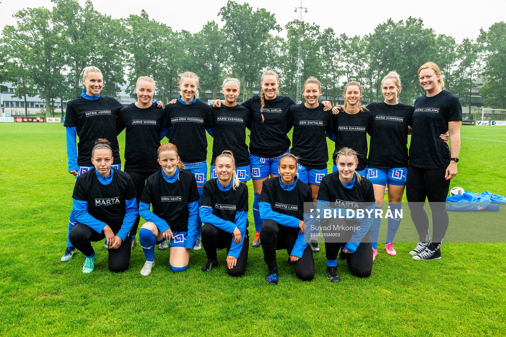 Kalmars spelare med specialtröja