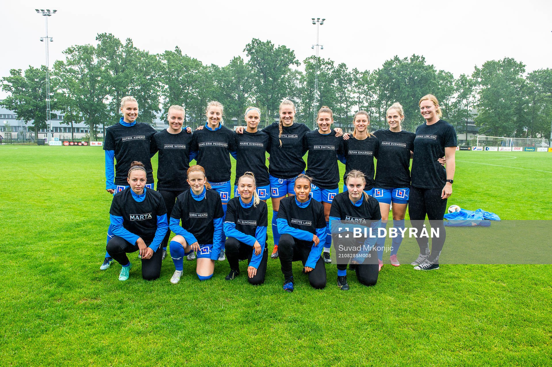 Kalmars spelare med specialtröja