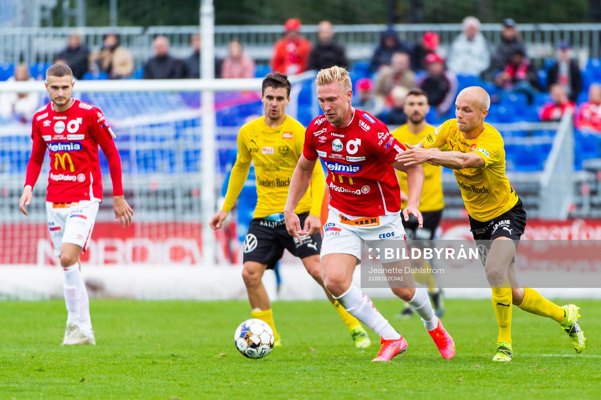 Degerfors Oliver Ekroth och Mjällbys Viktor Gustafson