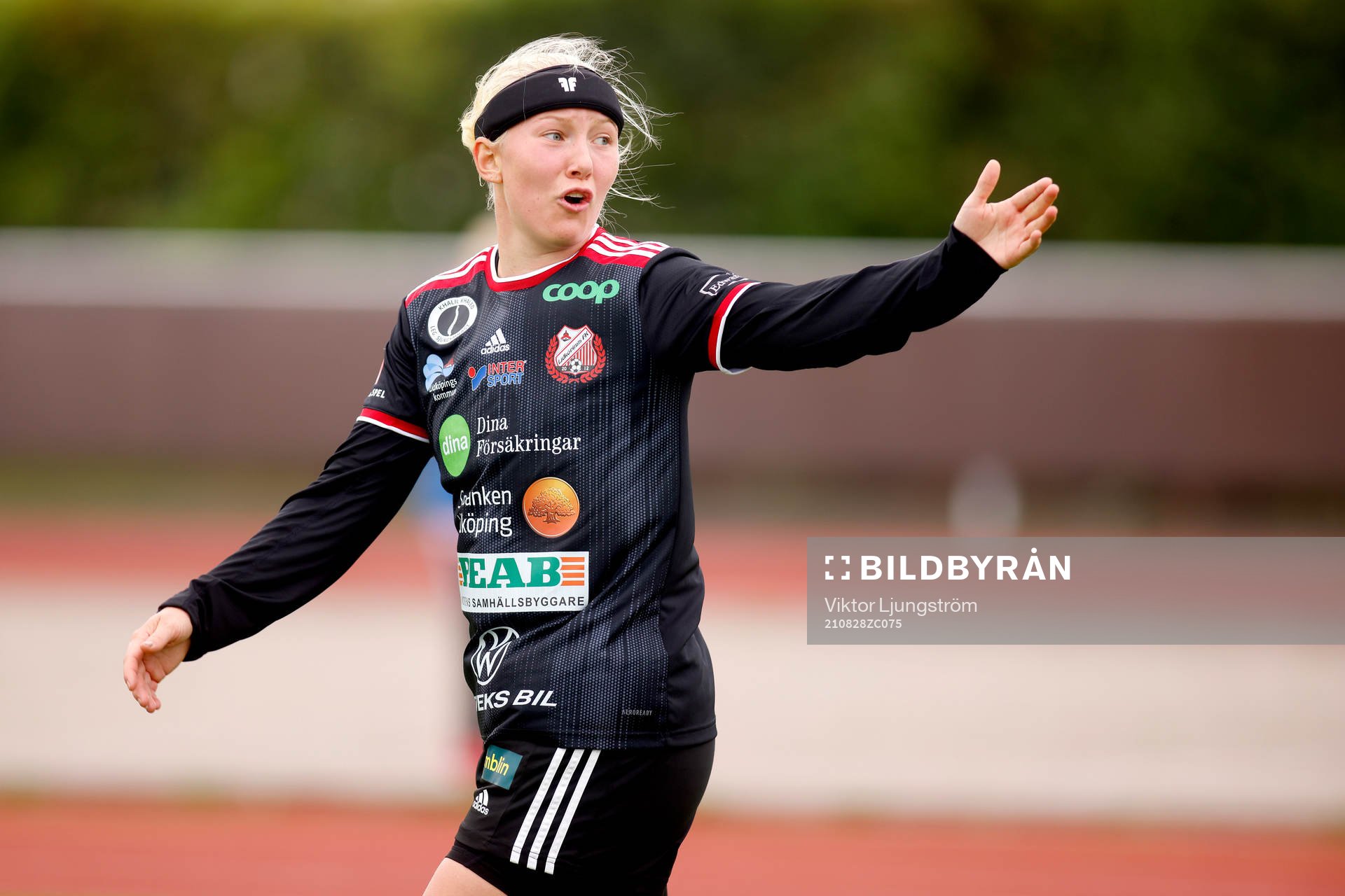Lidköpings Evelina Klasson reagerarunder fotbollsmatchen i Elitettan mellan Lidköping och Sundsvall den 28 augusti 2021 i Lidköping. 