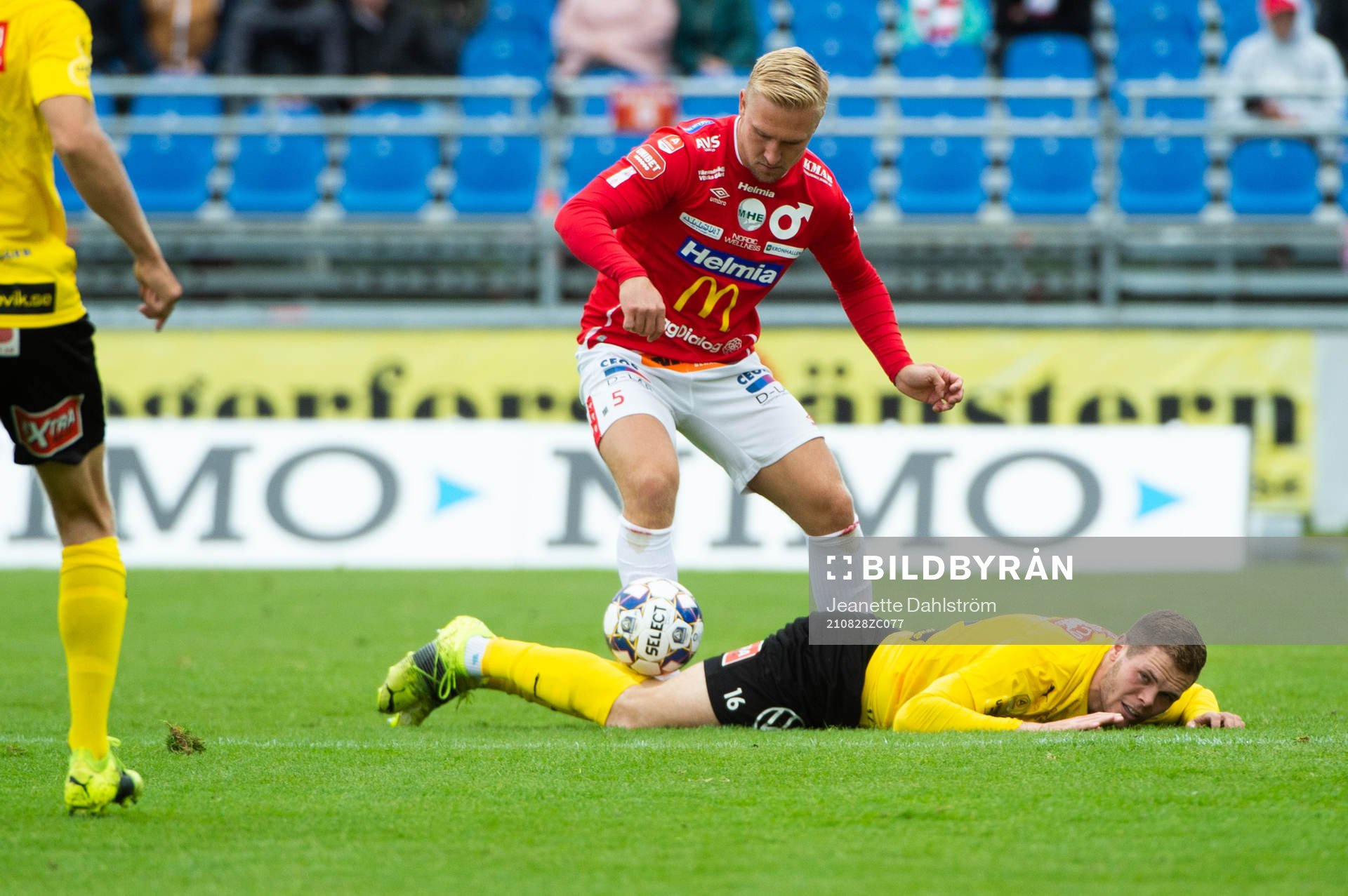 Degerfors Oliver Ekroth och Mjällbys Jacob Bergström