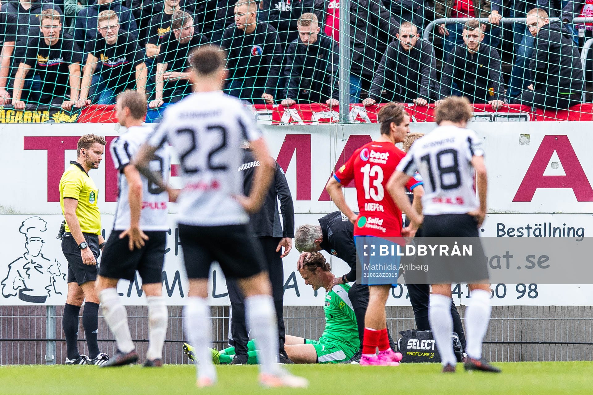 Helsingborgs målvakt Anders Lindegaard får vård