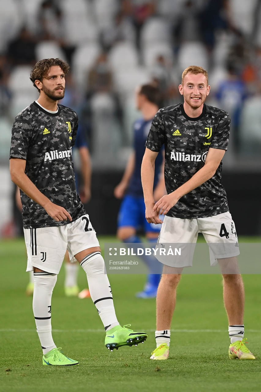 Manuel Locatelli and Dejan Kulusevski of Juventus