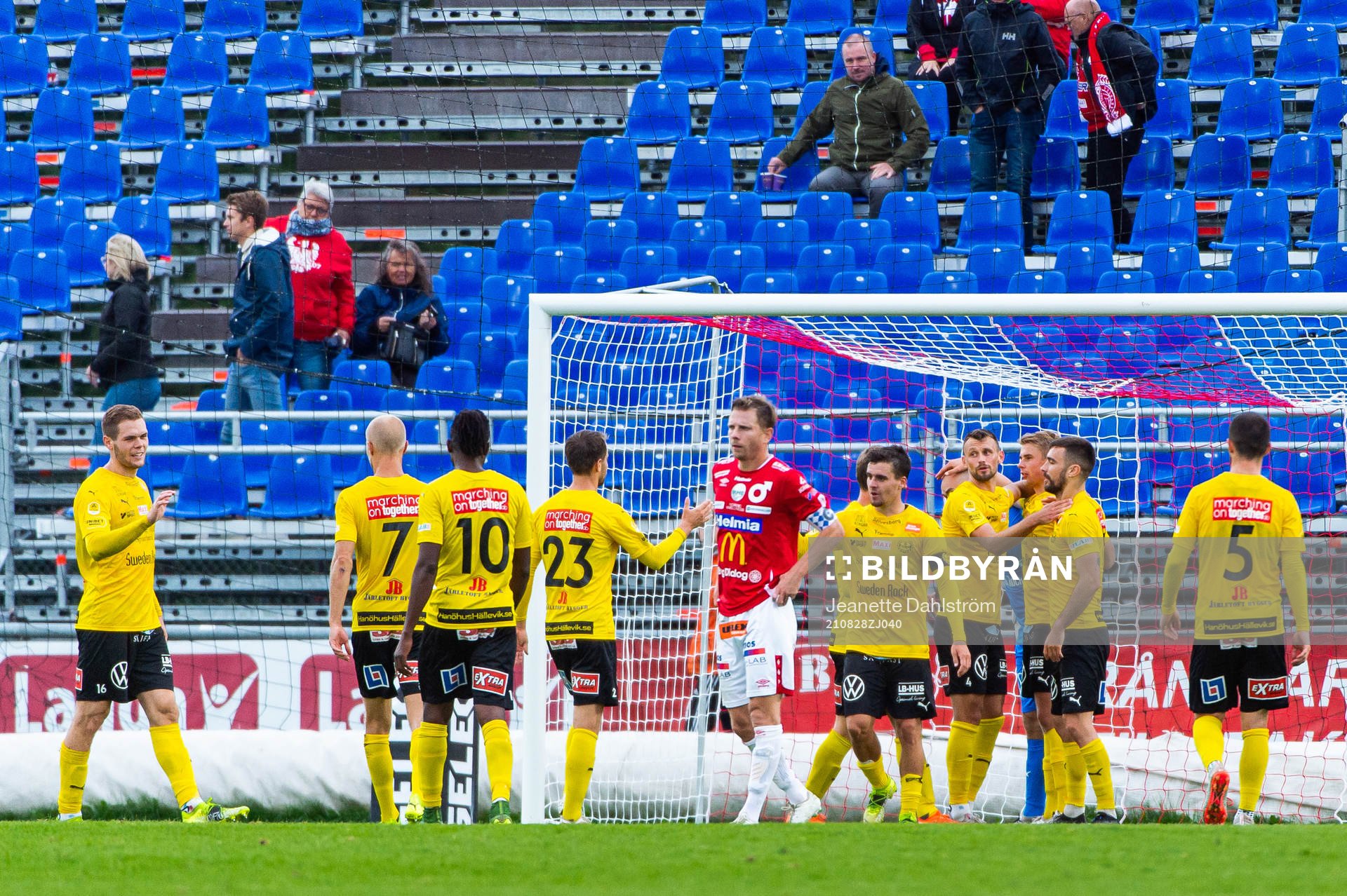 Mjällbys spelare jublar