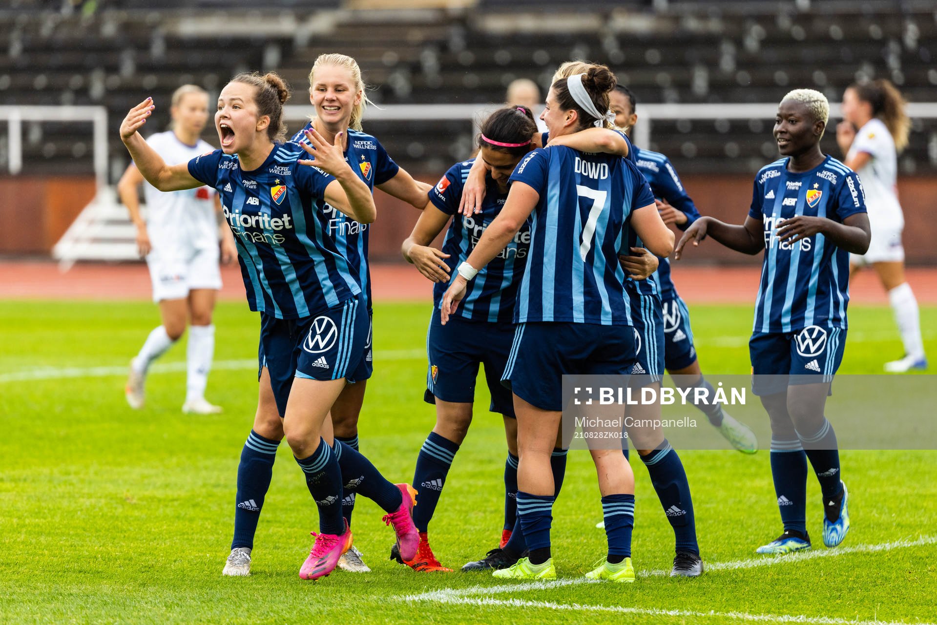 Djurgårdens Julia Walentowicz, Hayley Dowd, och Daniela