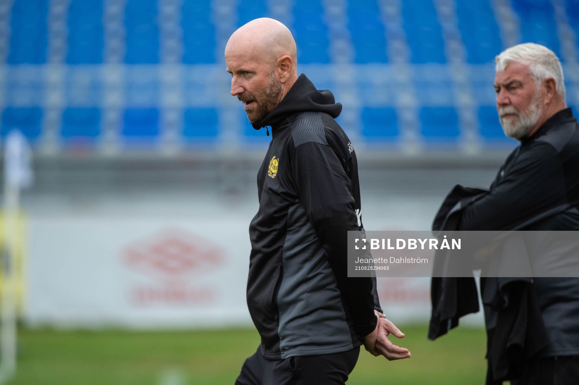 Mjällbys assisterande tränare Stefan Ekstrand inför fotbollsmatchen i Allsvenskan mellan Degerfors och Mjällby den 28 augusti 2021 i Degerfors.