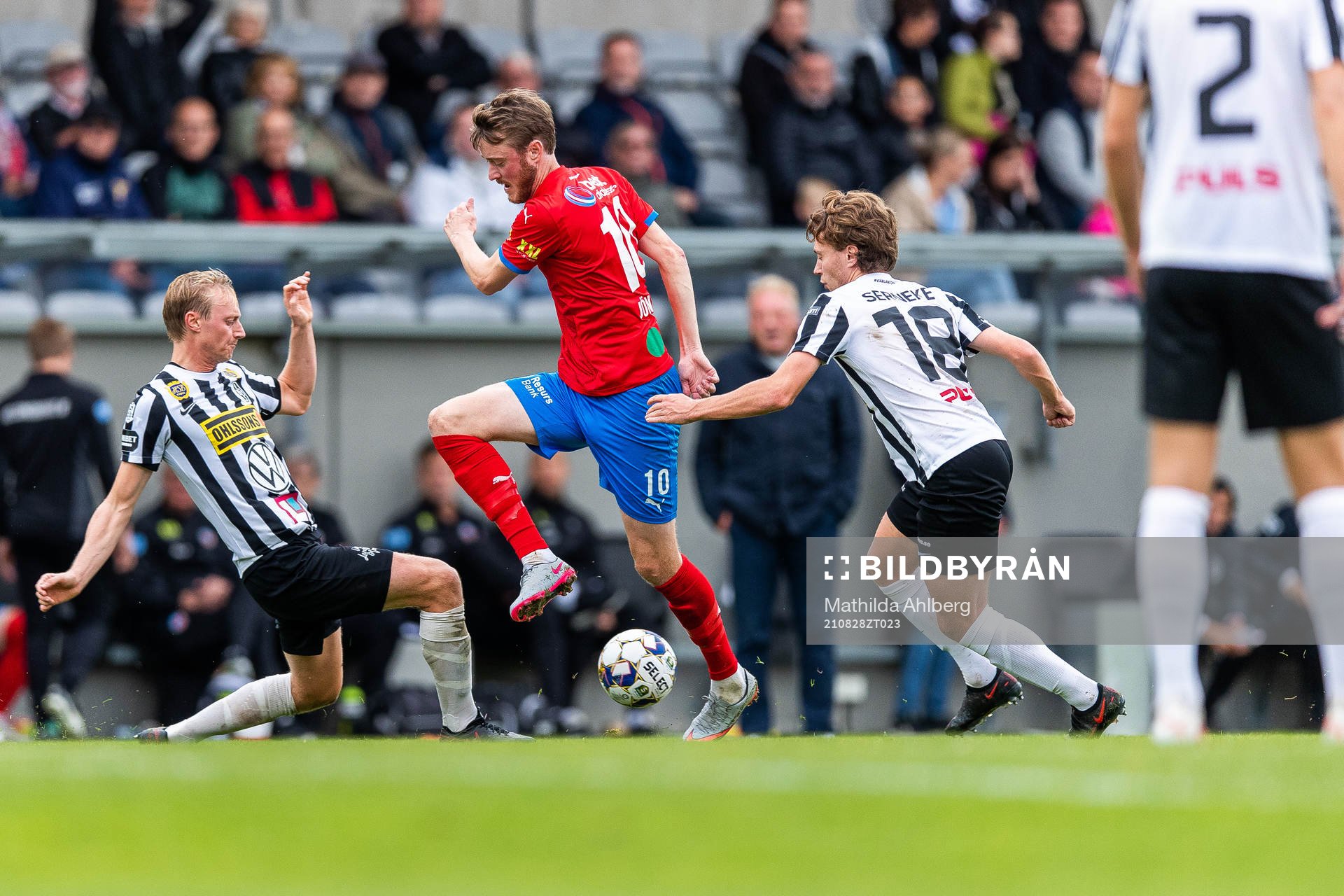 Landskronas Måns Ekvall och Filip Ottosson i kamp om