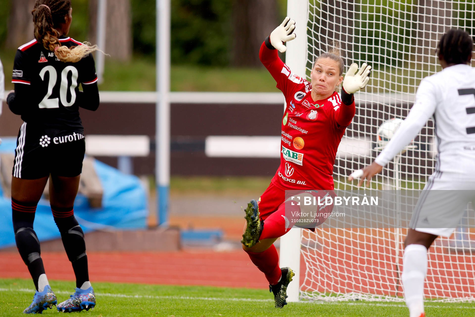 Lidköpings målvakt Matilda Haglund under fotbollsmatchen i Elitettan mellan Lidköping och Sundsvall den 28 augusti 2021 i Lidköping. 