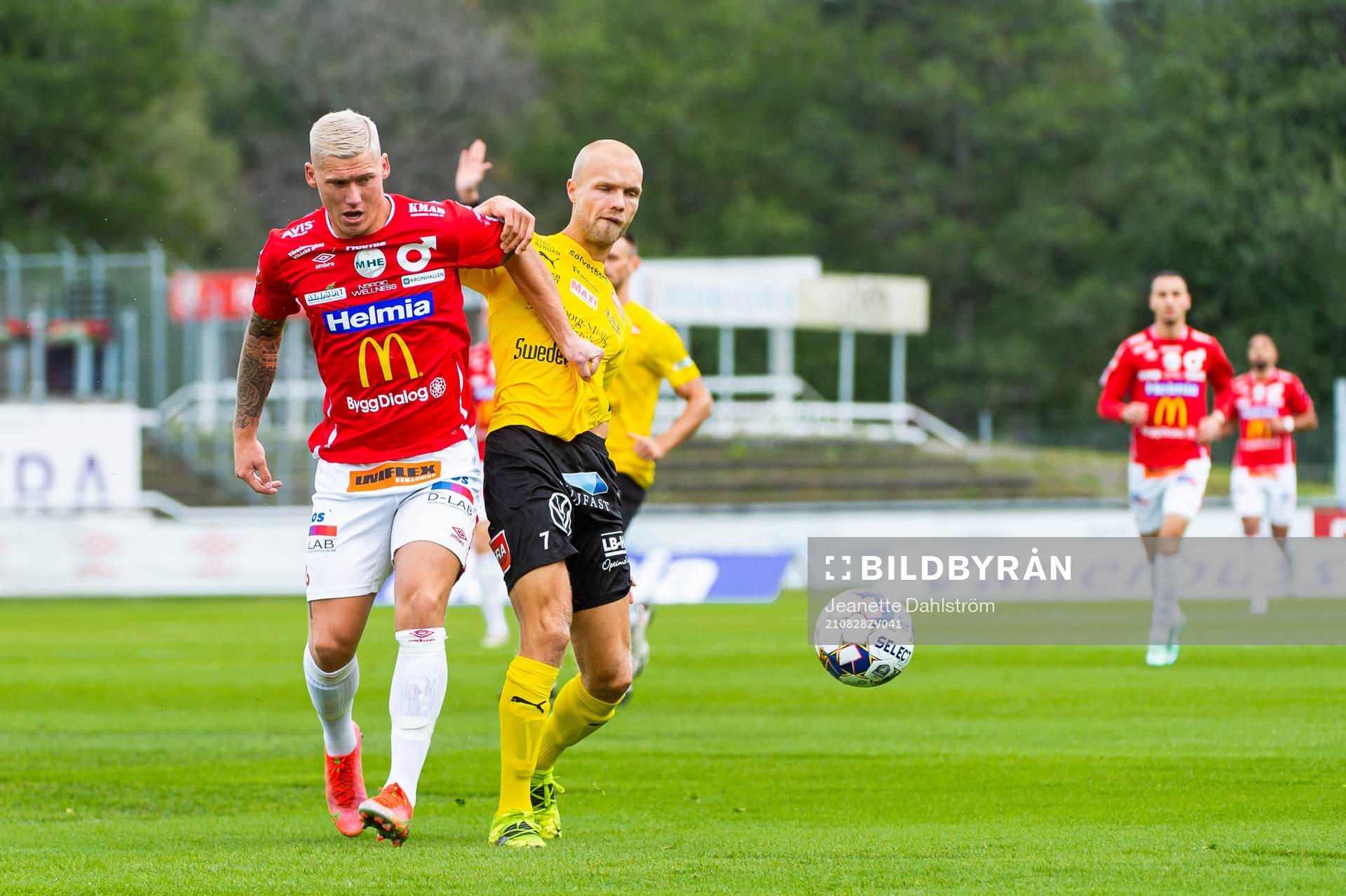 Degerfors Victor Edvardsen och Mjällbys Viktor Gustafson