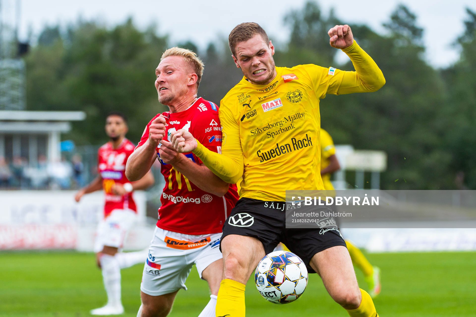 Degerfors Oliver Ekroth och Mjällbys Jacob Bergström