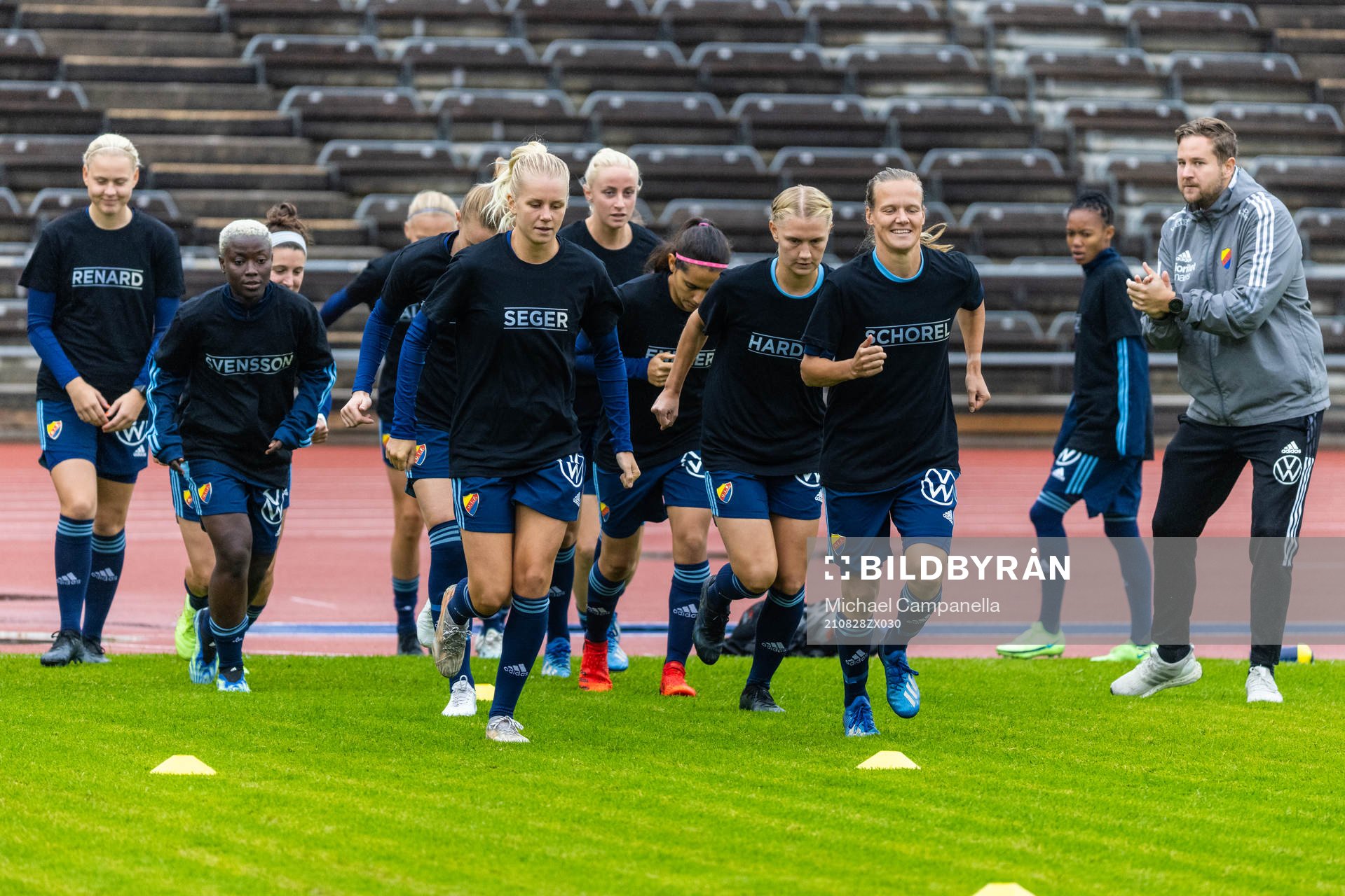 Djurgårdens spelare värmar upp