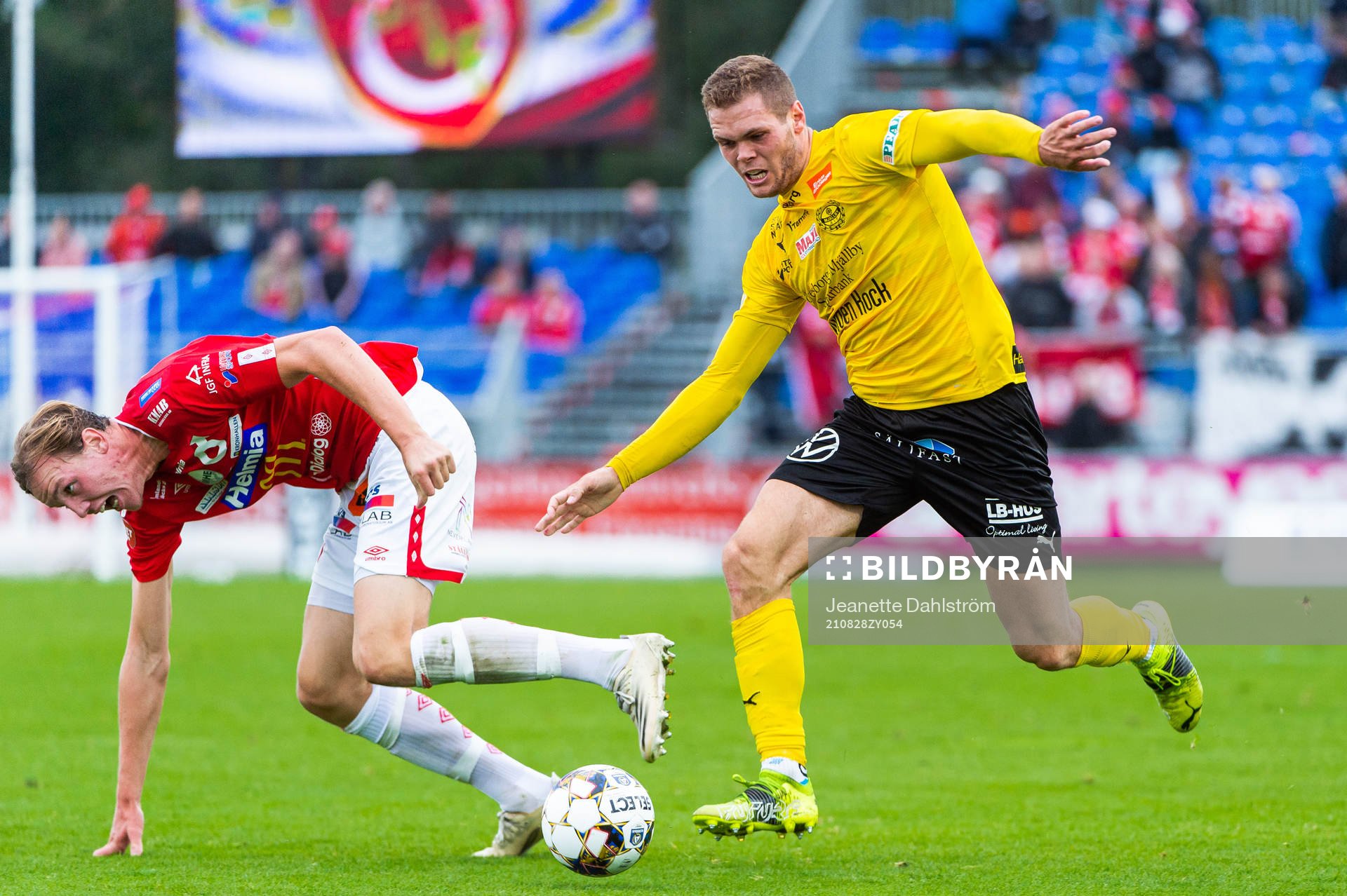 Degerfors Adam Carlén och Mjällbys Jacob Bergström