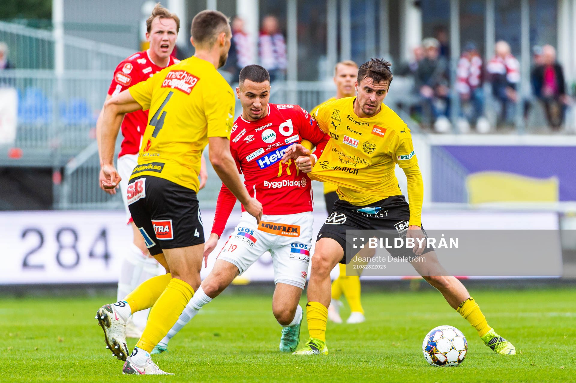 Degerfors Abdelrahman Saidi och Mjällbys Max Watson