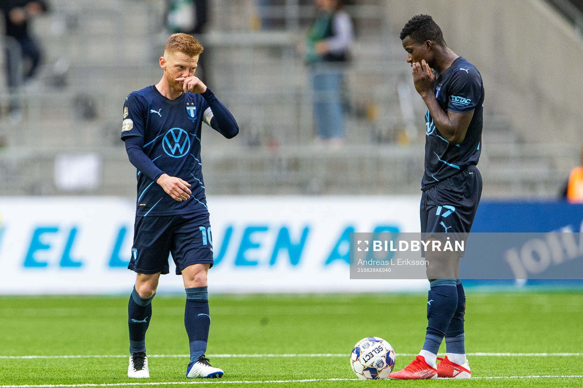 Malmö FFs Anders Christiansen och Malik Abubakari deppar