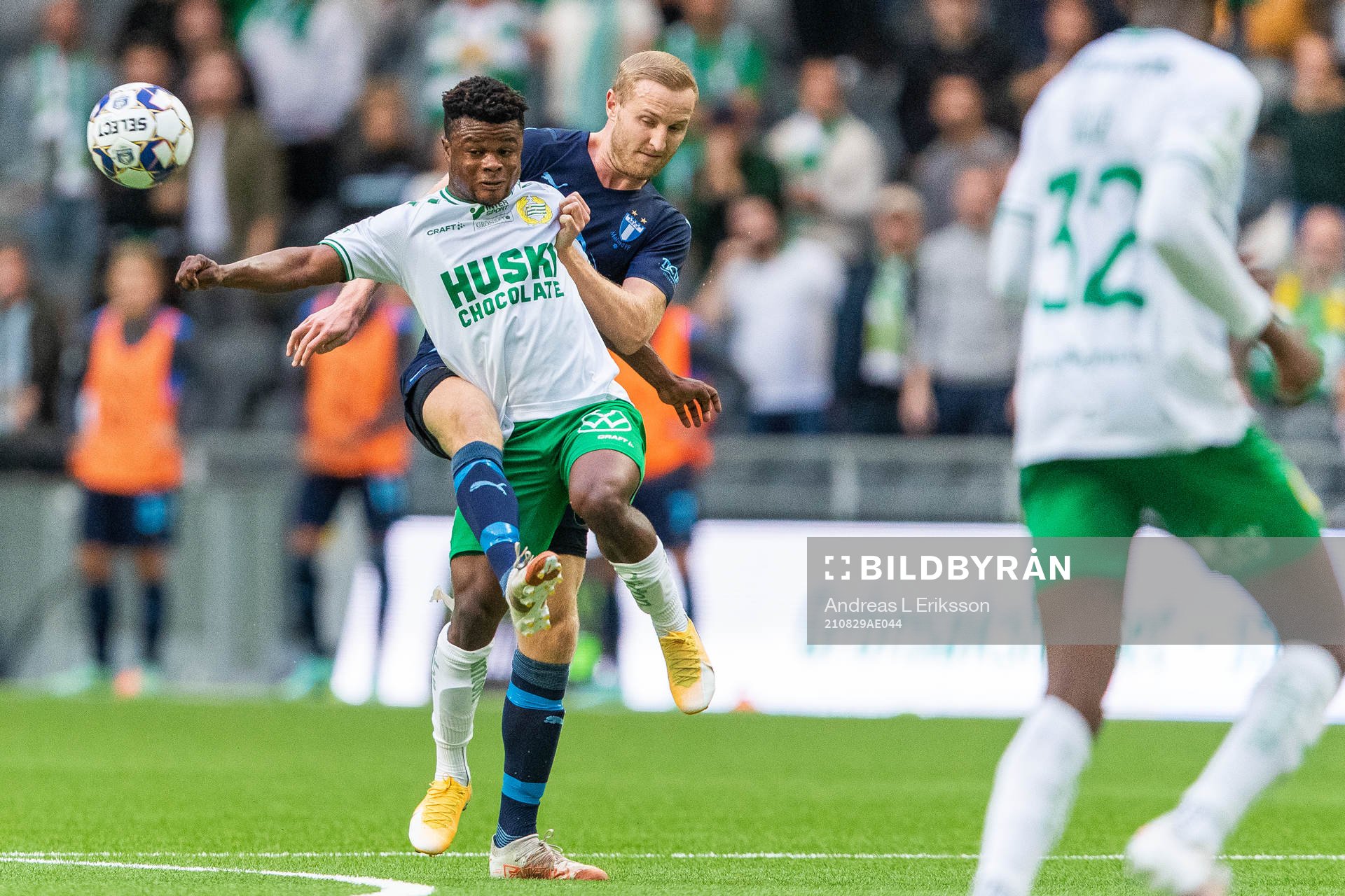 Hammarbys Akinkunmi Amoo och Malmö FFs Franz Brorsson