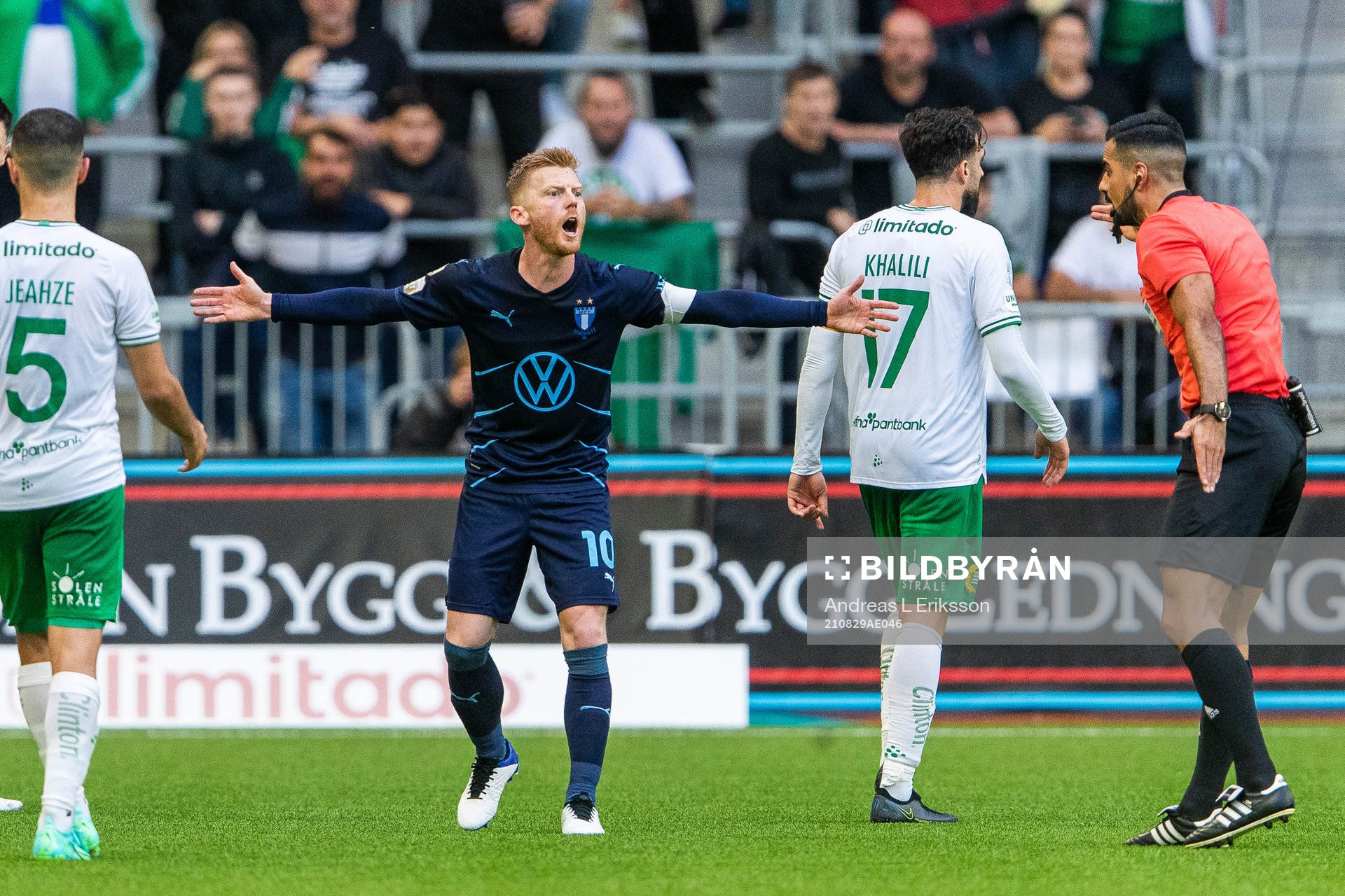 Malmö FFs Anders Christiansen reagerar på ett domslut