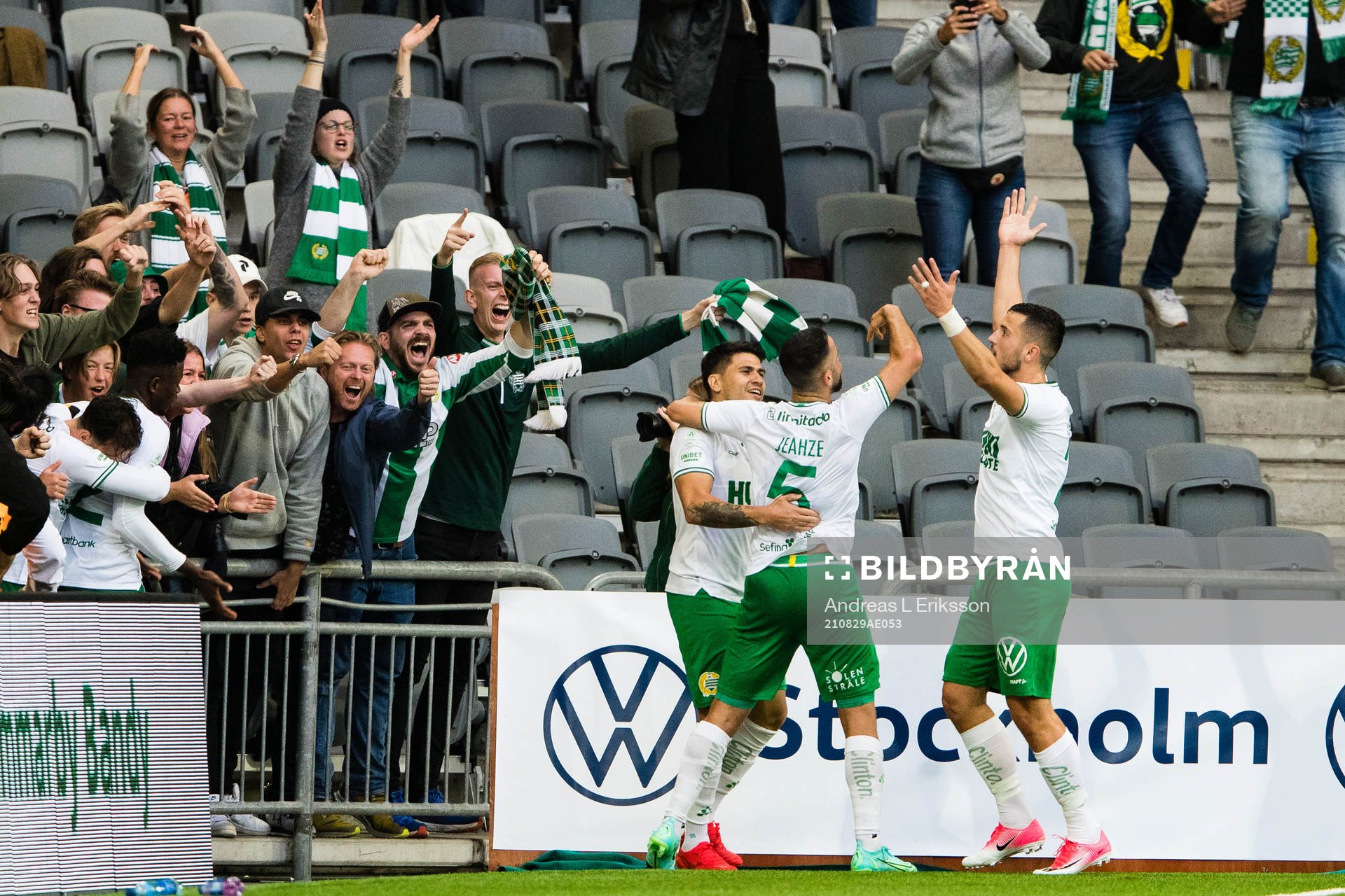 Hammarbys Paulinho, Mohanad Jeahze och Astrit Selmani jublar