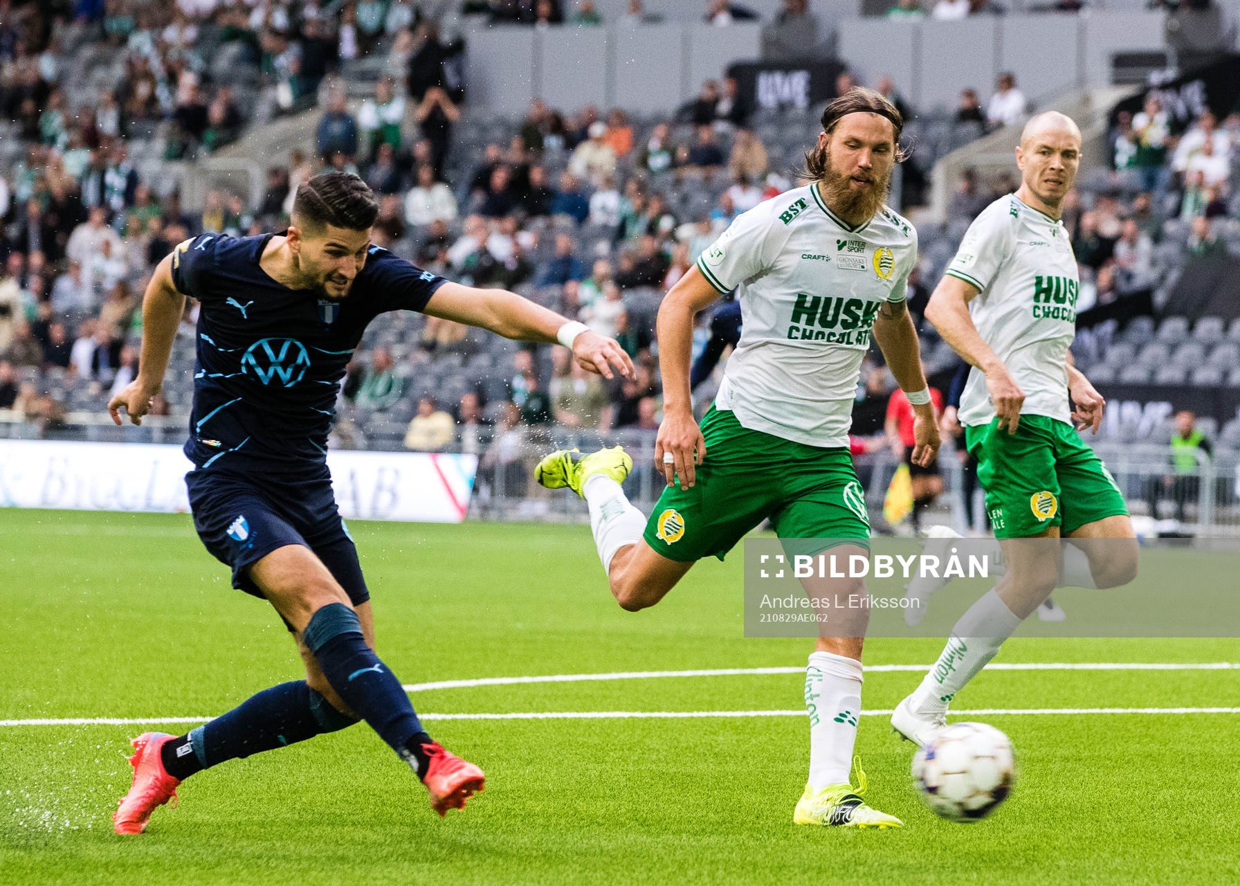 Malmö FFs Antonio Colak och Hammarbys försvarare Bjørn